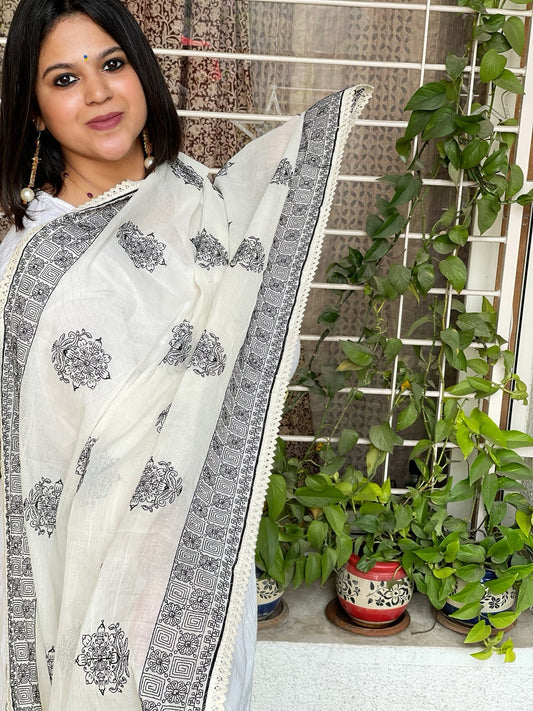 Cotton Dupatta with Thread Embroidery