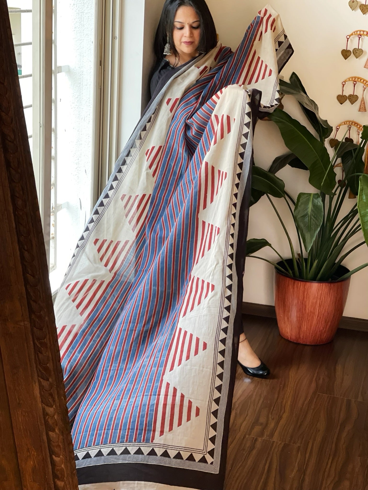 Beige Handblock printed dupatta in Mul Cotton - Masakalee