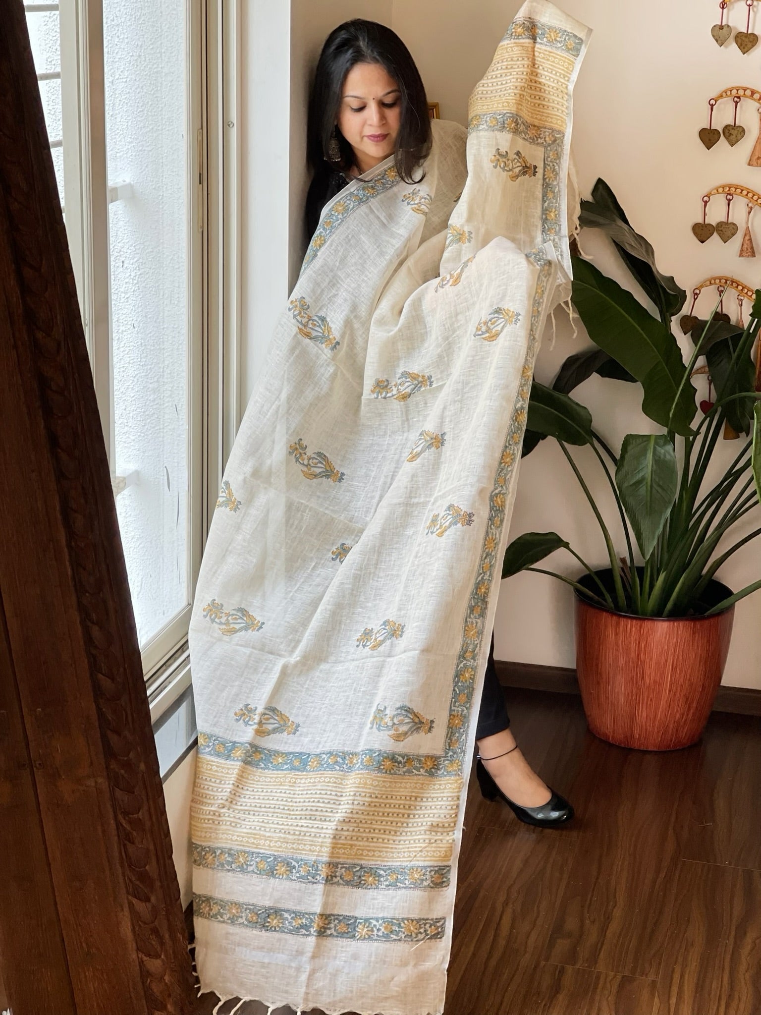 Beige Pure Linen Handblock Printed Dupatta - Masakalee