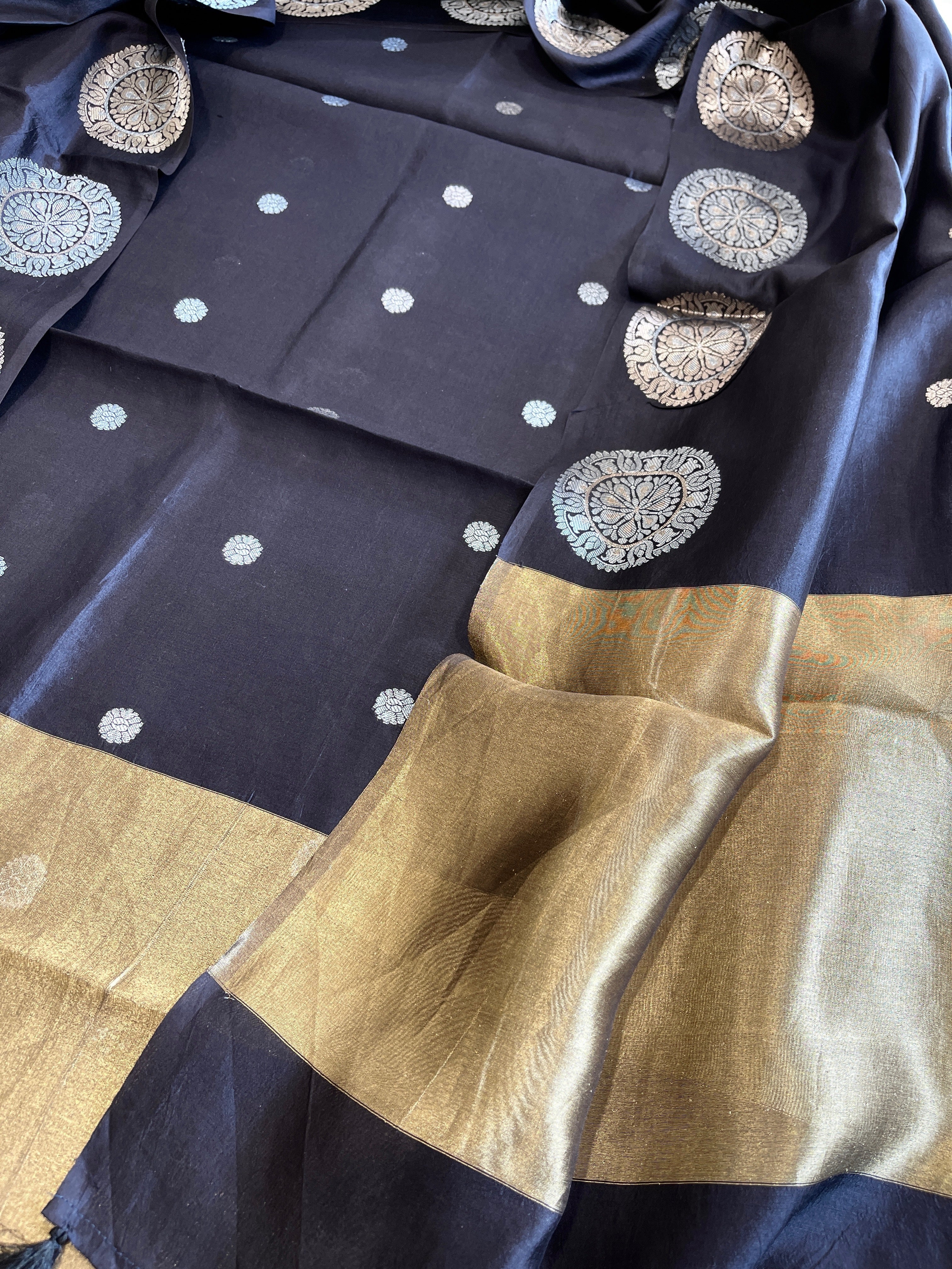 Black Designer Banarasi Suit Set in Pure Silk - Masakalee