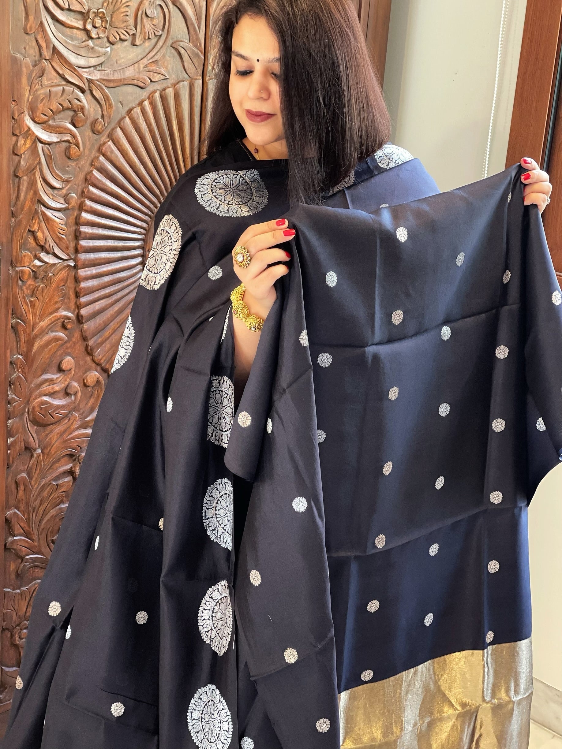 Black Designer Banarasi Suit Set in Pure Silk - Masakalee