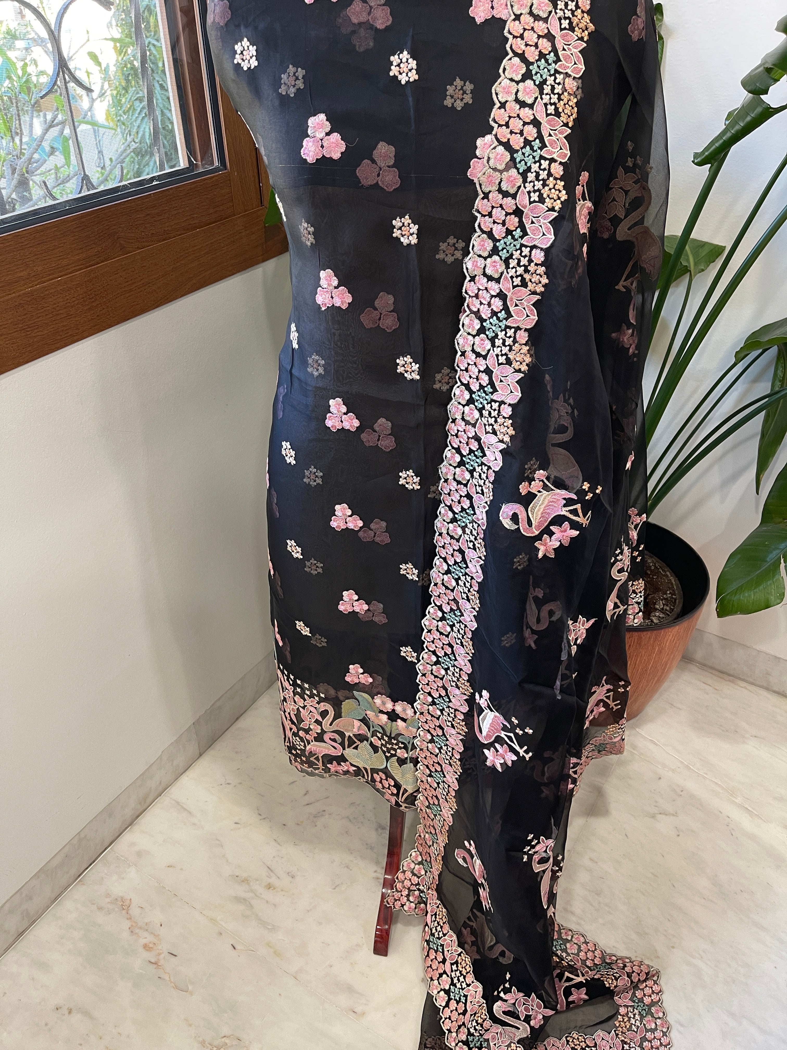 Black Dupatta Set (Kurta+Dupatta) with Thread Embroidery in Pure Organza - Masakalee