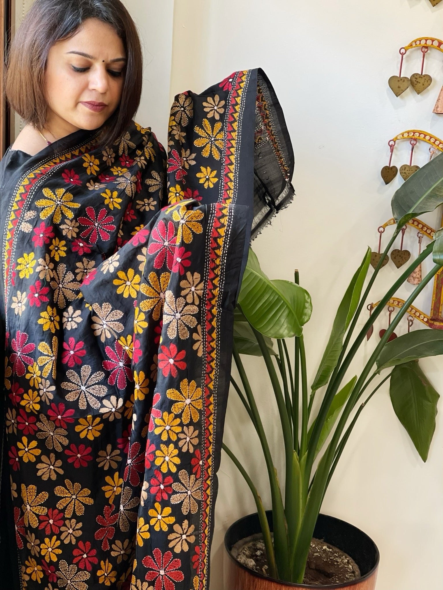 Black Handmade Kantha Dupatta in Silk - Masakalee