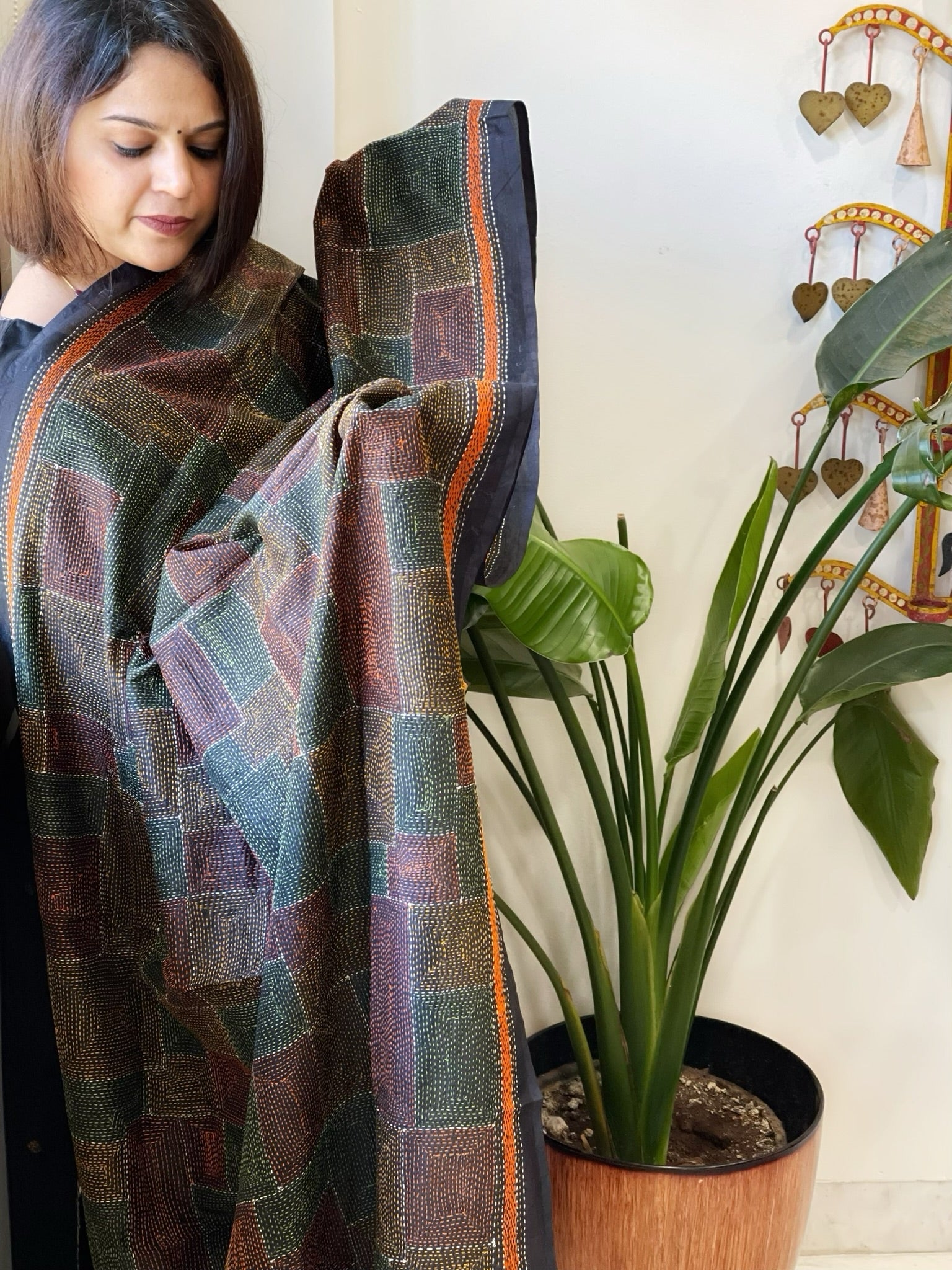 Black Handmade Kantha Dupatta in Silk - Masakalee