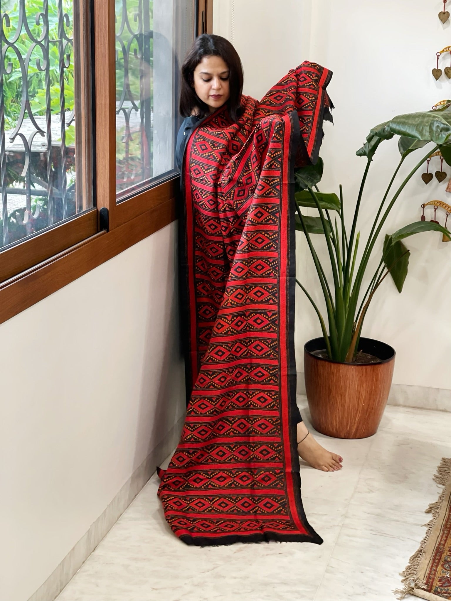 Black Handmade Nakshi Kantha Dupatta in Pure Silk - Masakalee