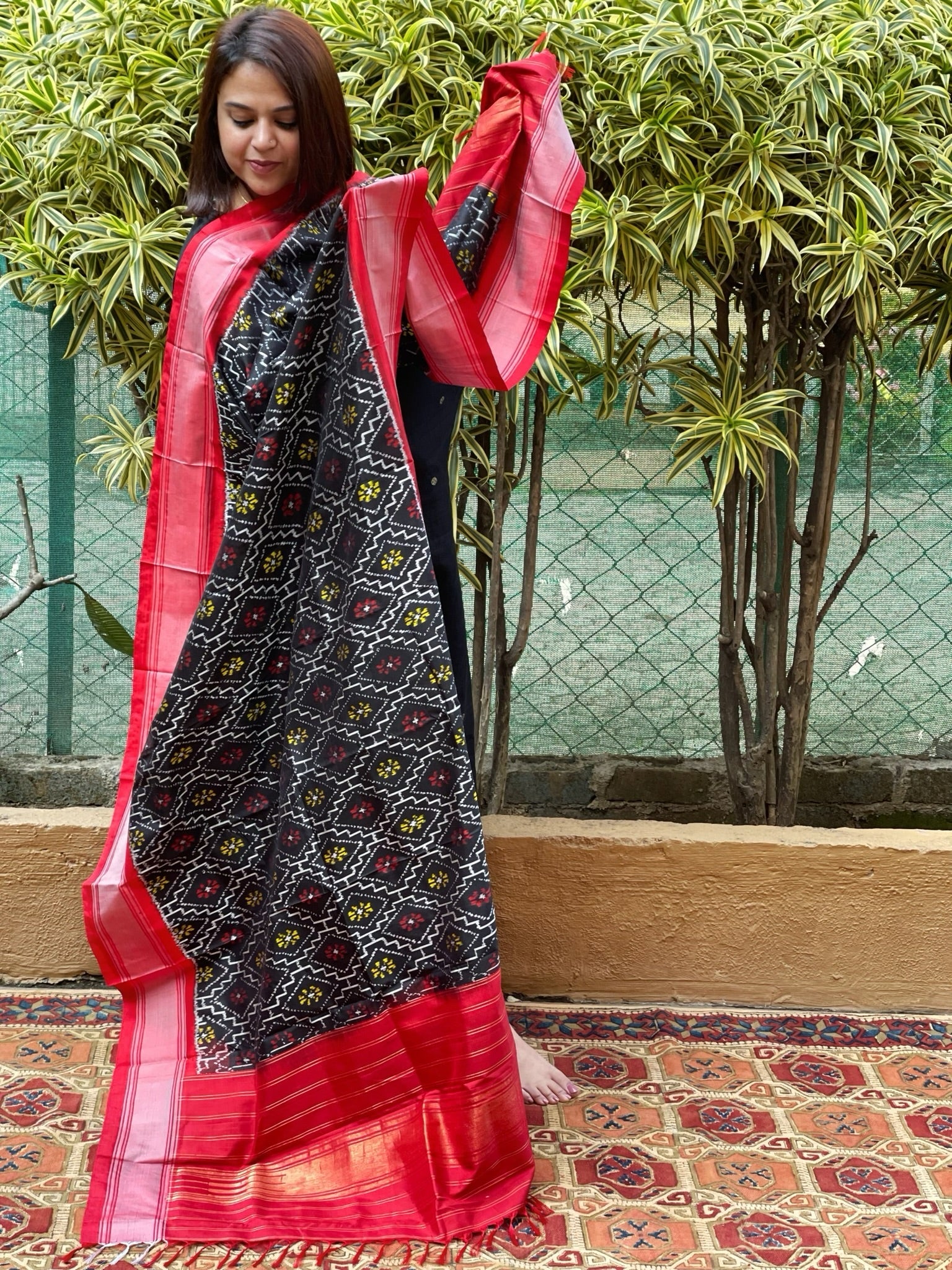 Black Handwoven Ikat Patola Dupatta in Pure Silk - Masakalee