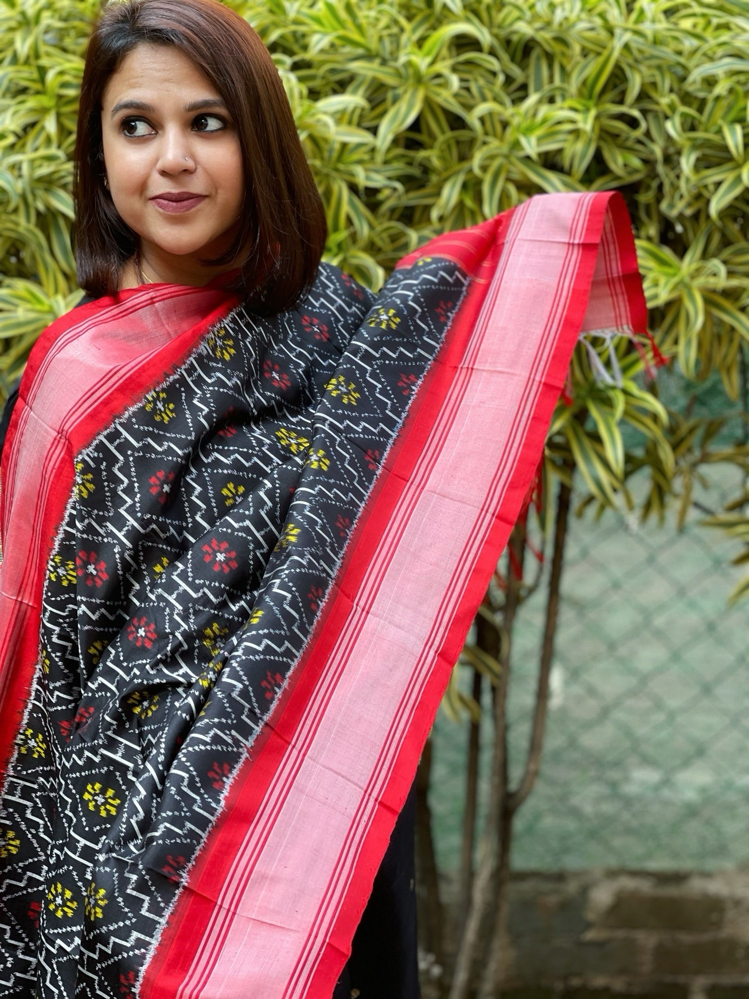 Black Handwoven Ikat Patola Dupatta in Pure Silk - Masakalee