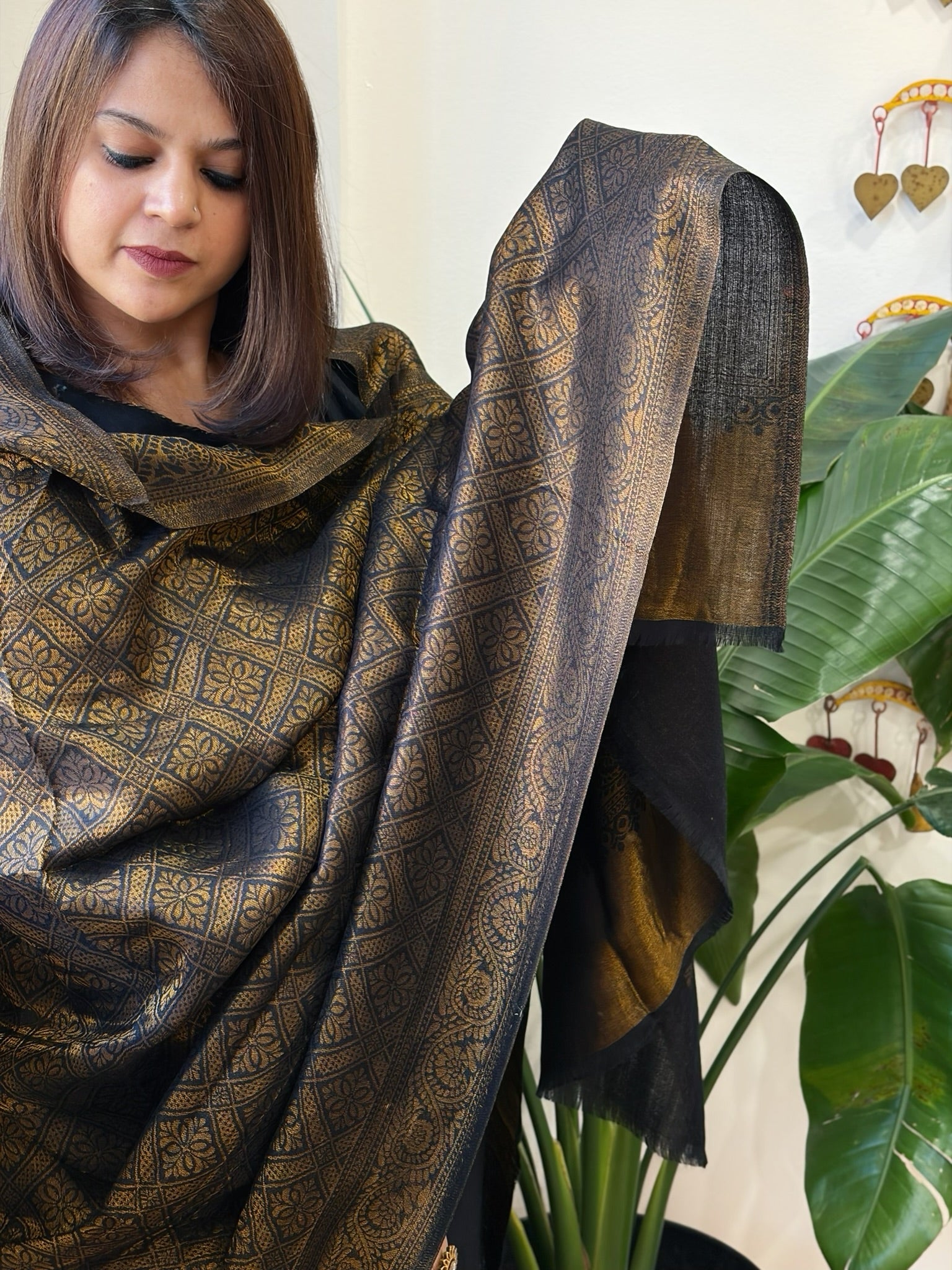 Black Pashmina Shawl with Zari - Masakalee