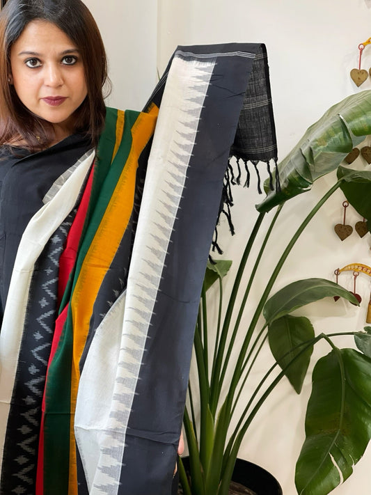 Black, White Handwoven Ikat Dupatta in Cotton - Masakalee