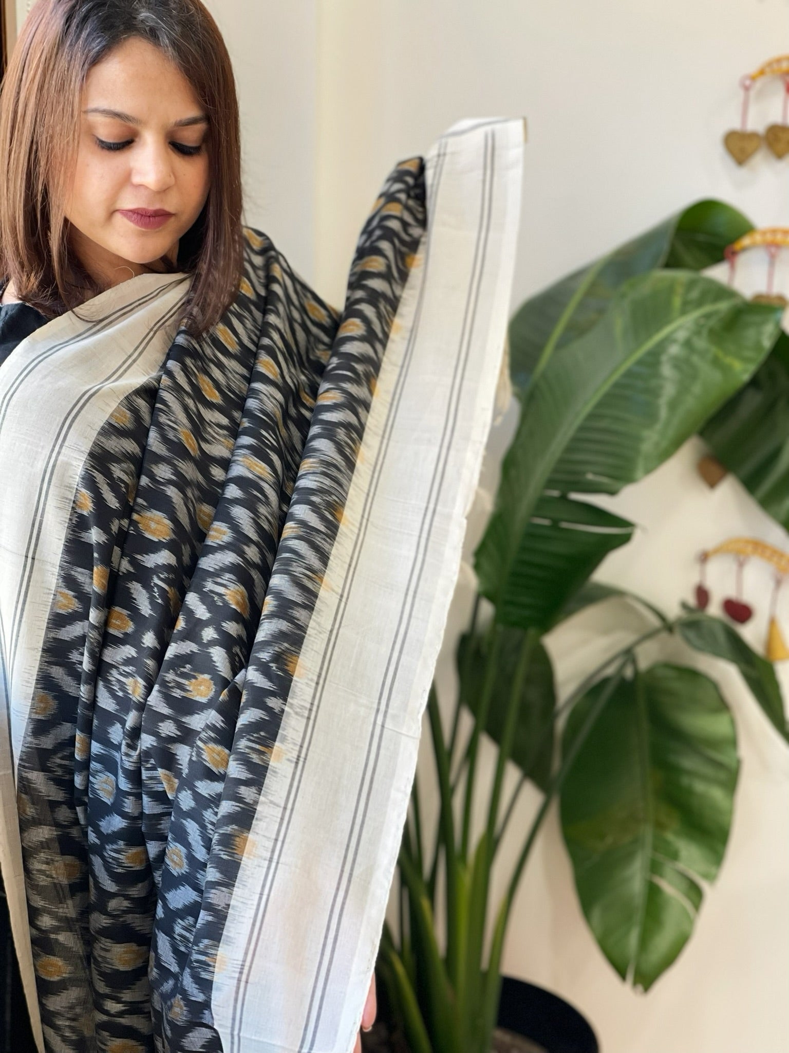 Black, White Handwoven Ikat Dupatta in Cotton - Masakalee