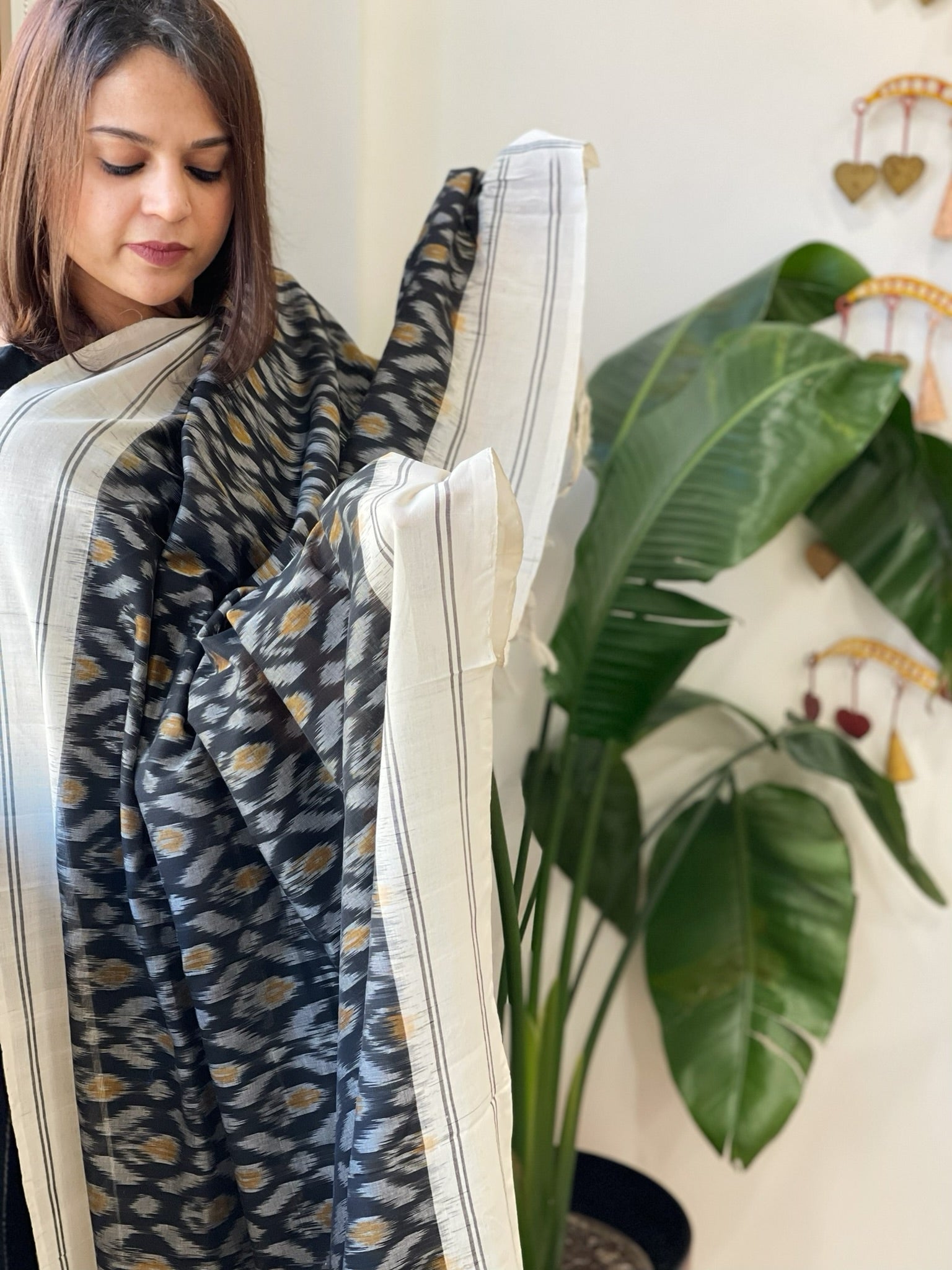Black, White Handwoven Ikat Dupatta in Cotton - Masakalee