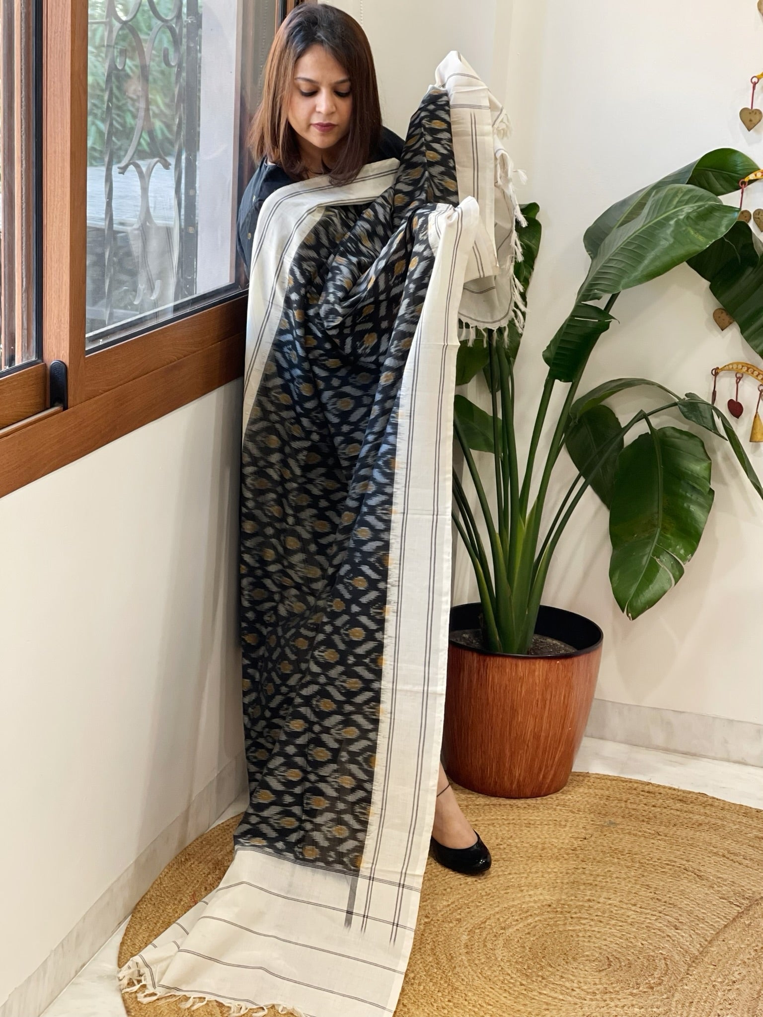 Black, White Handwoven Ikat Dupatta in Cotton - Masakalee