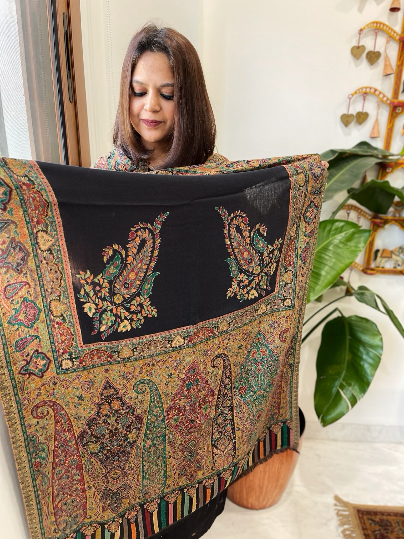 Black Woven Kaani Jaal Pashmina Stole - Masakalee
