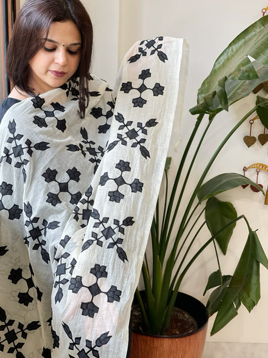 Cream Applique handwork Dupatta in Mul Chanderi - Masakalee