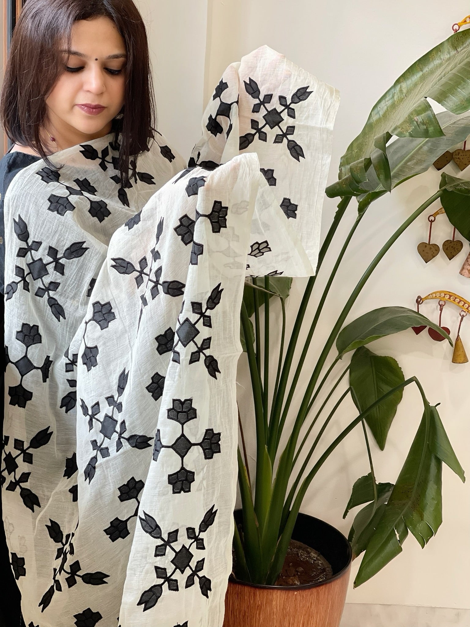 Cream Applique handwork Dupatta in Mul Chanderi - Masakalee