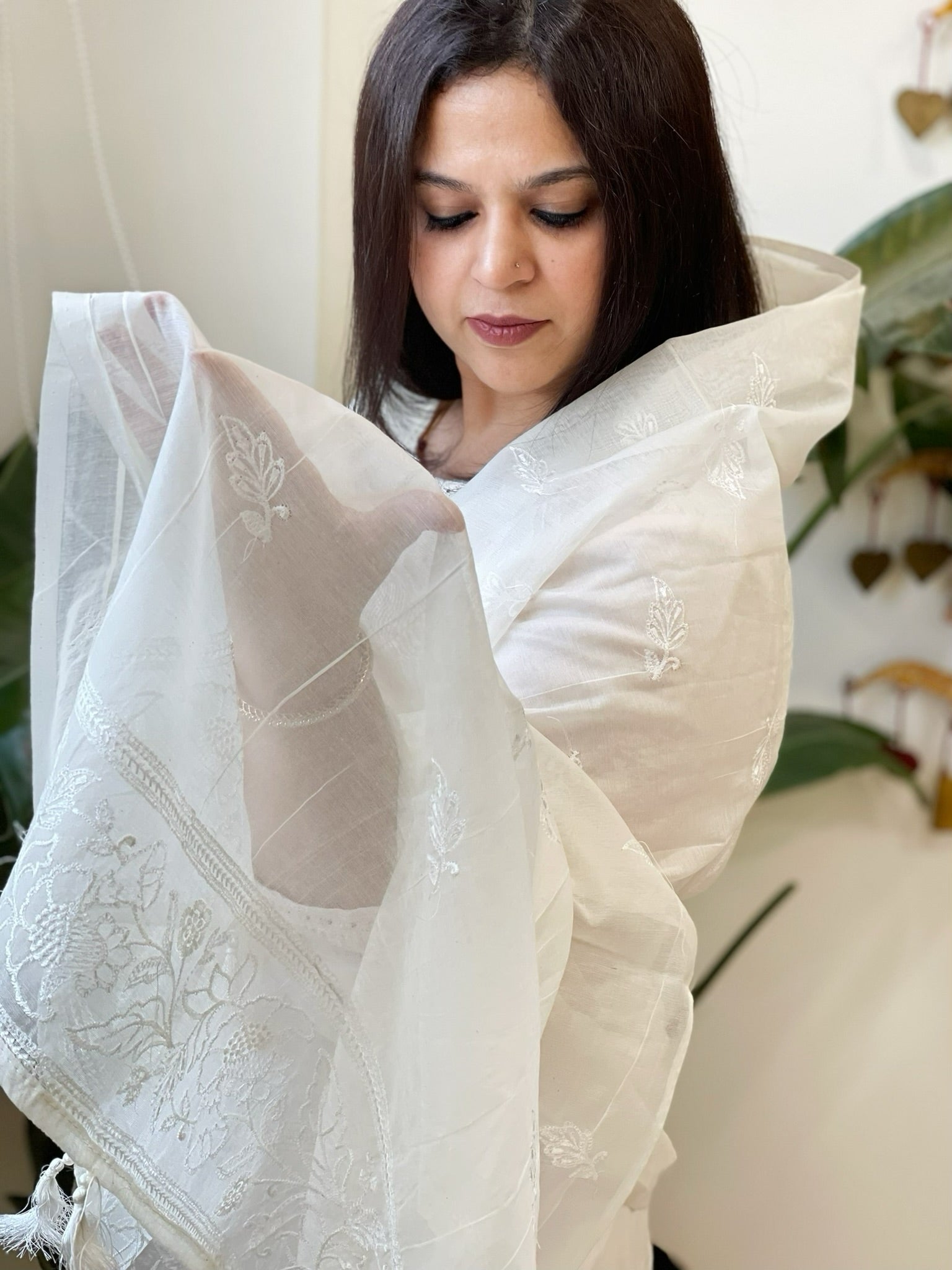 Cream Chanderi Dupatta with Thread Embroidery - Masakalee