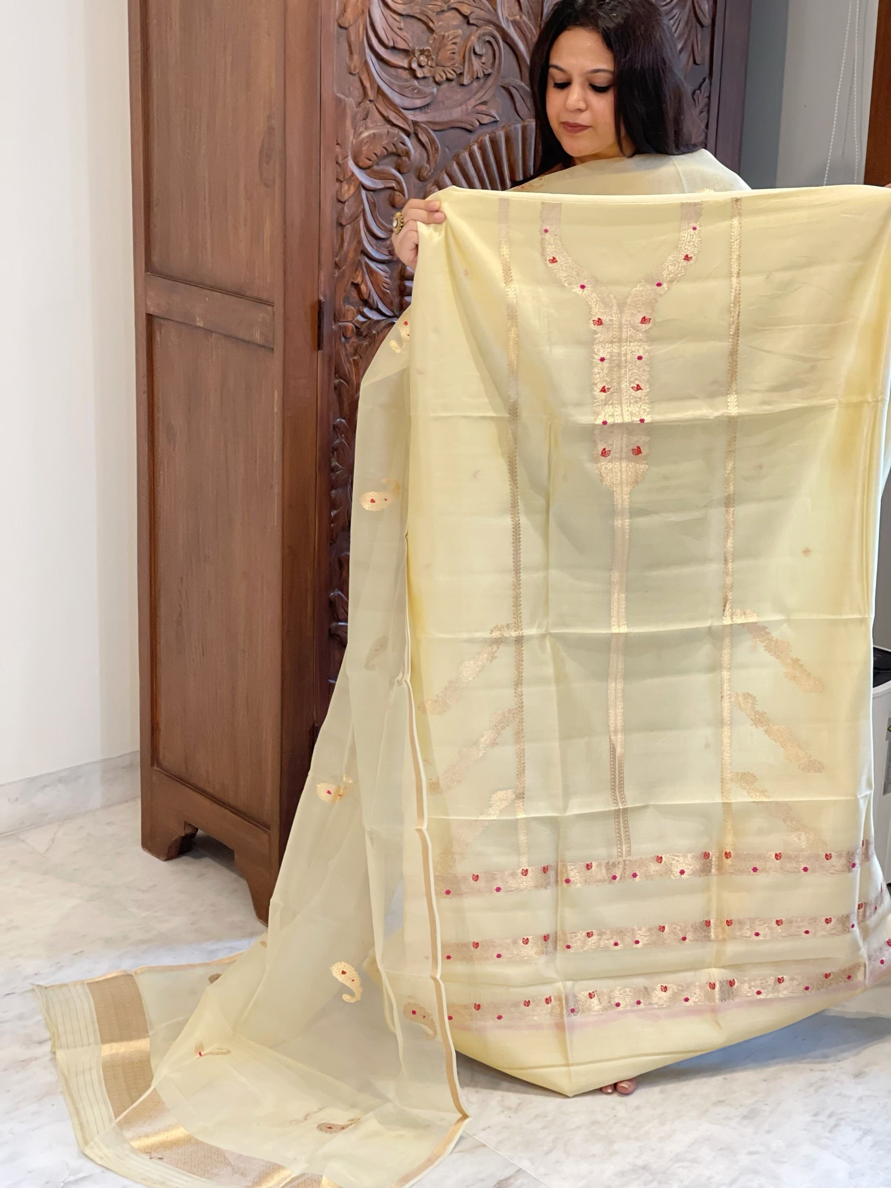 Cream Designer Banarasi Suit Set in Pure Silk - Masakalee