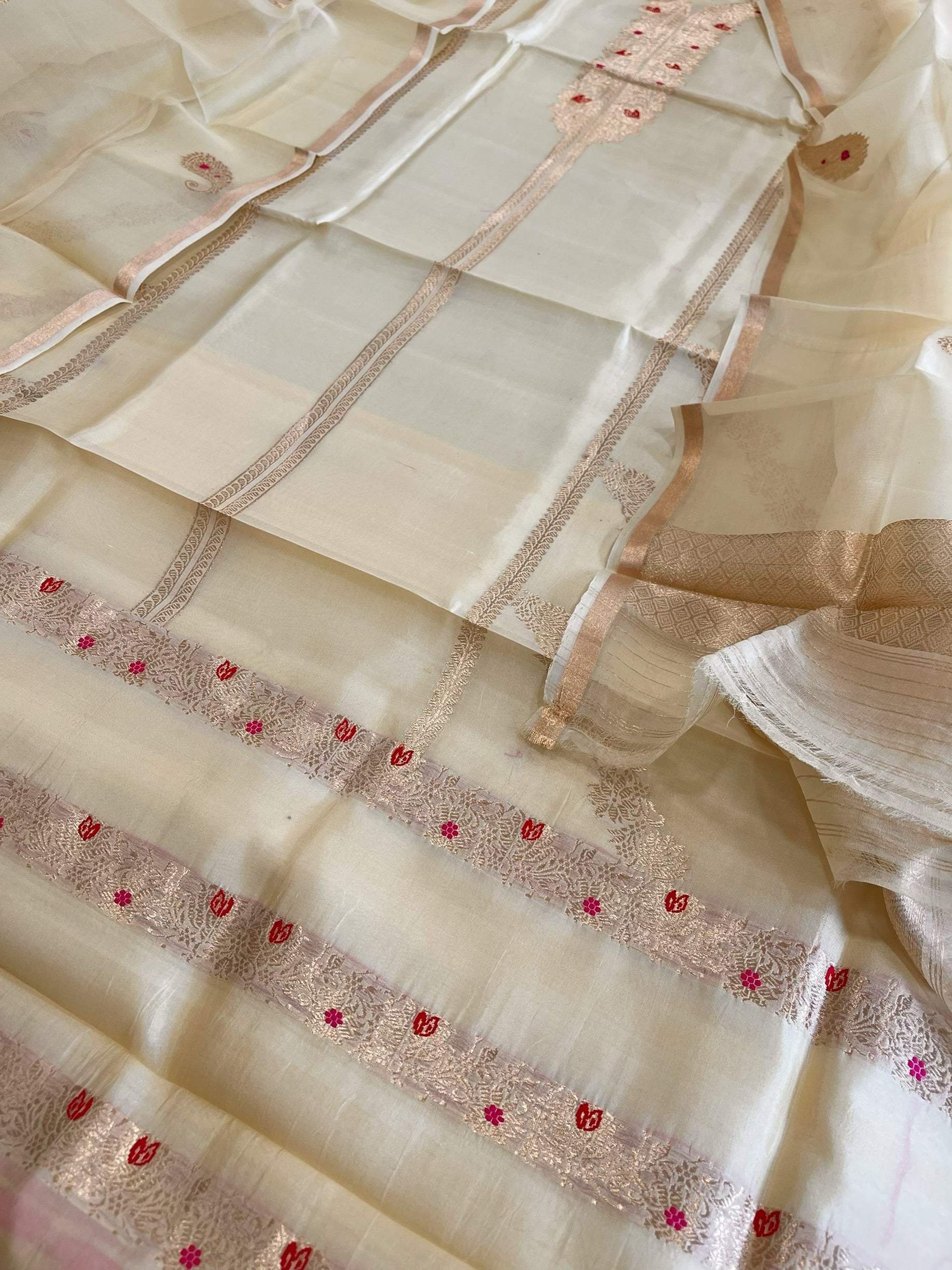 Cream Designer Banarasi Suit Set in Pure Silk - Masakalee