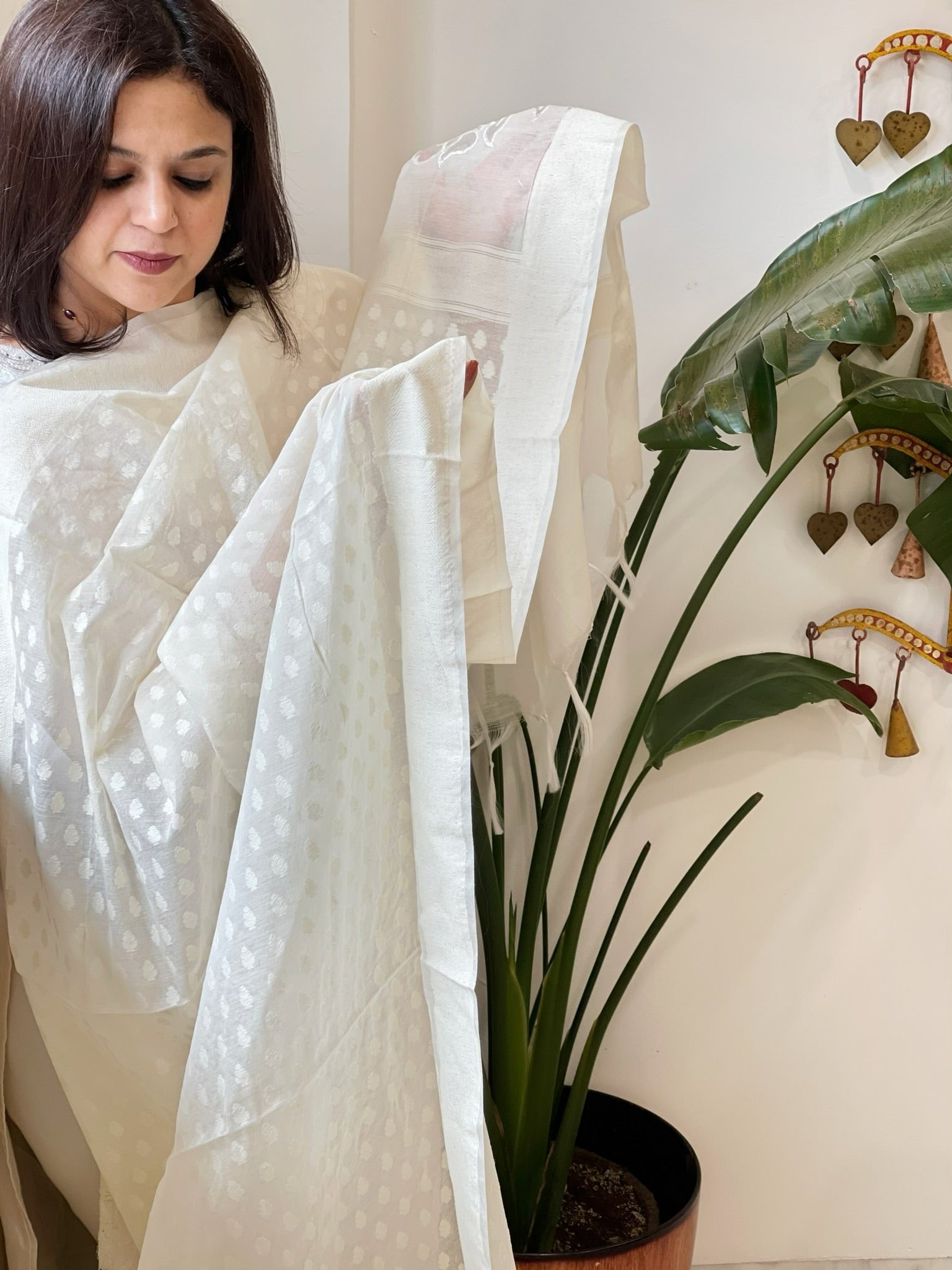 Cream Handwoven Chanderi Dupatta with Self Weaving and Cut Work Pallu - Masakalee