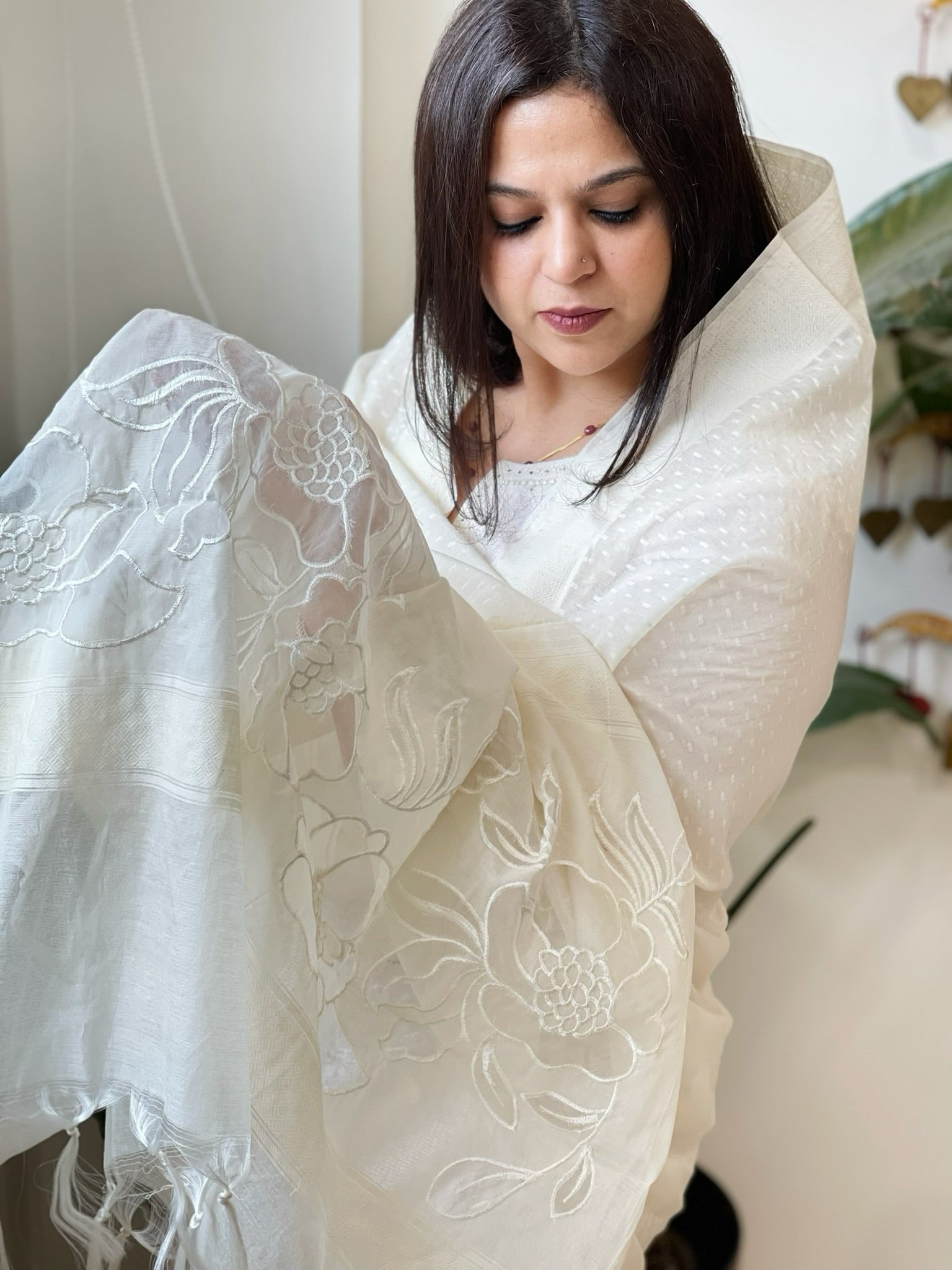 Cream Handwoven Chanderi Dupatta with Self Weaving and Cut Work Pallu - Masakalee