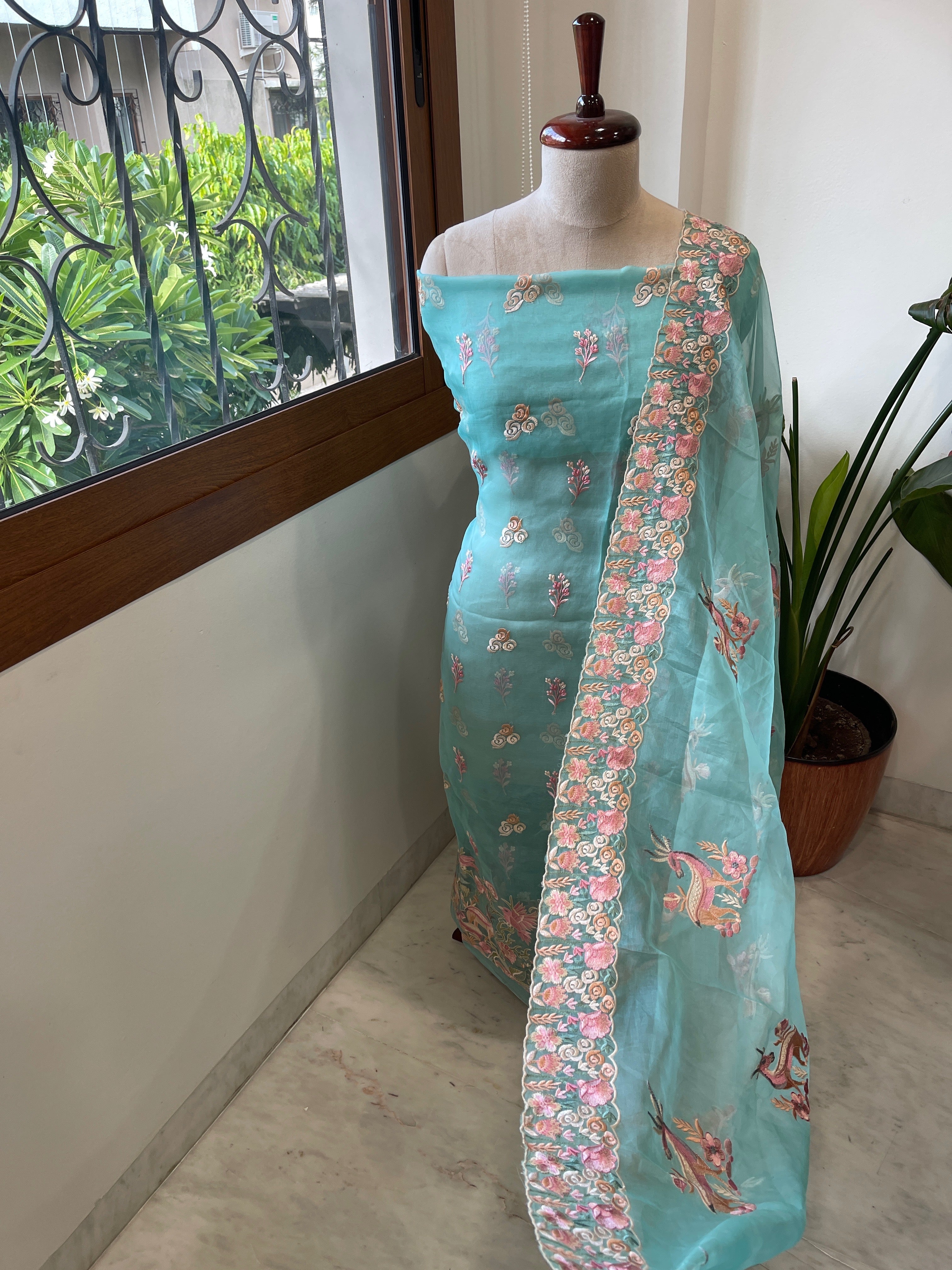 Dupatta Set (Kurta+Dupatta) with Thread Embroidery in Pure Organza - Masakalee