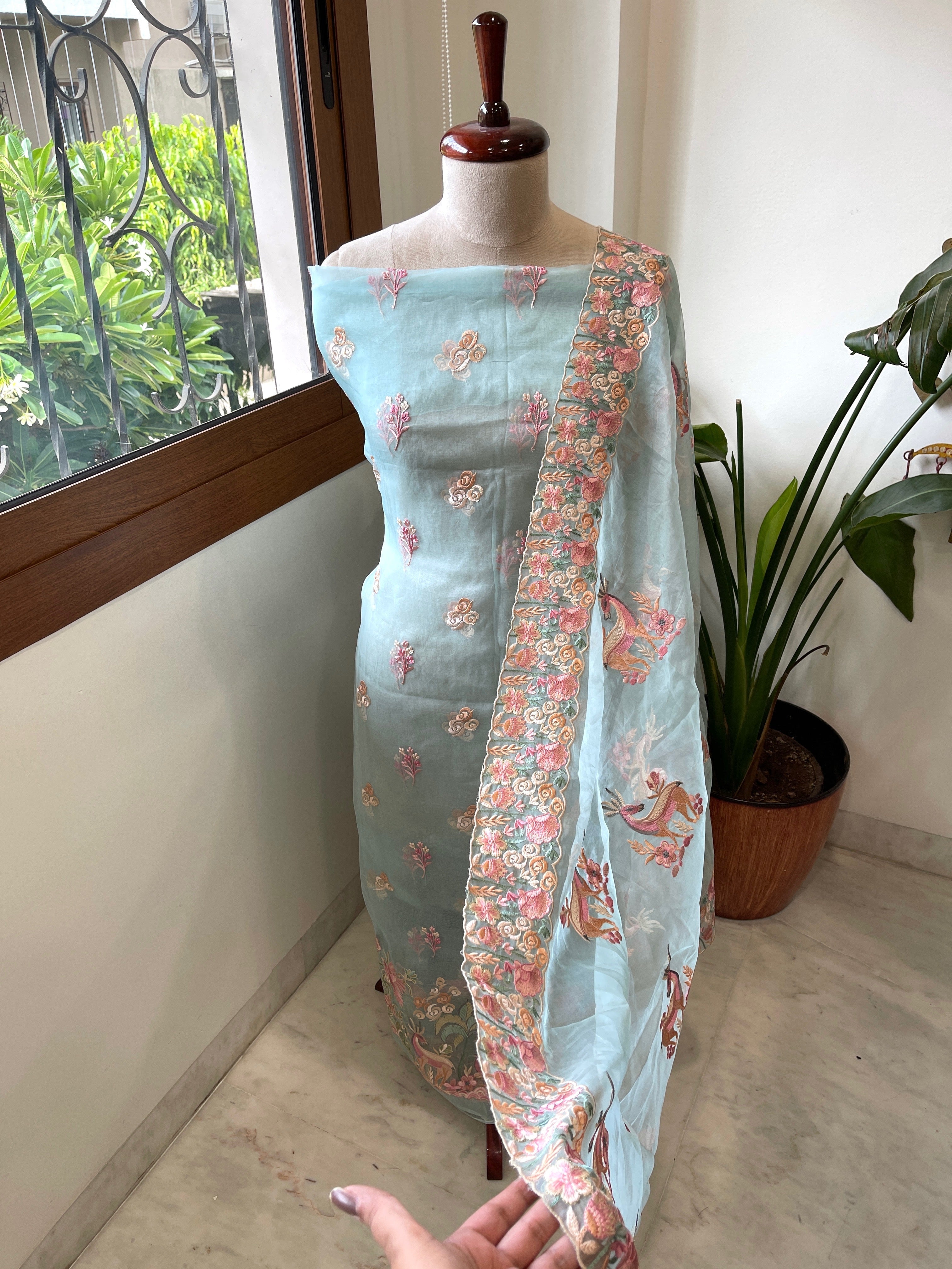 Dupatta Set (Kurta+Dupatta) with Thread Embroidery in Pure Organza - Masakalee