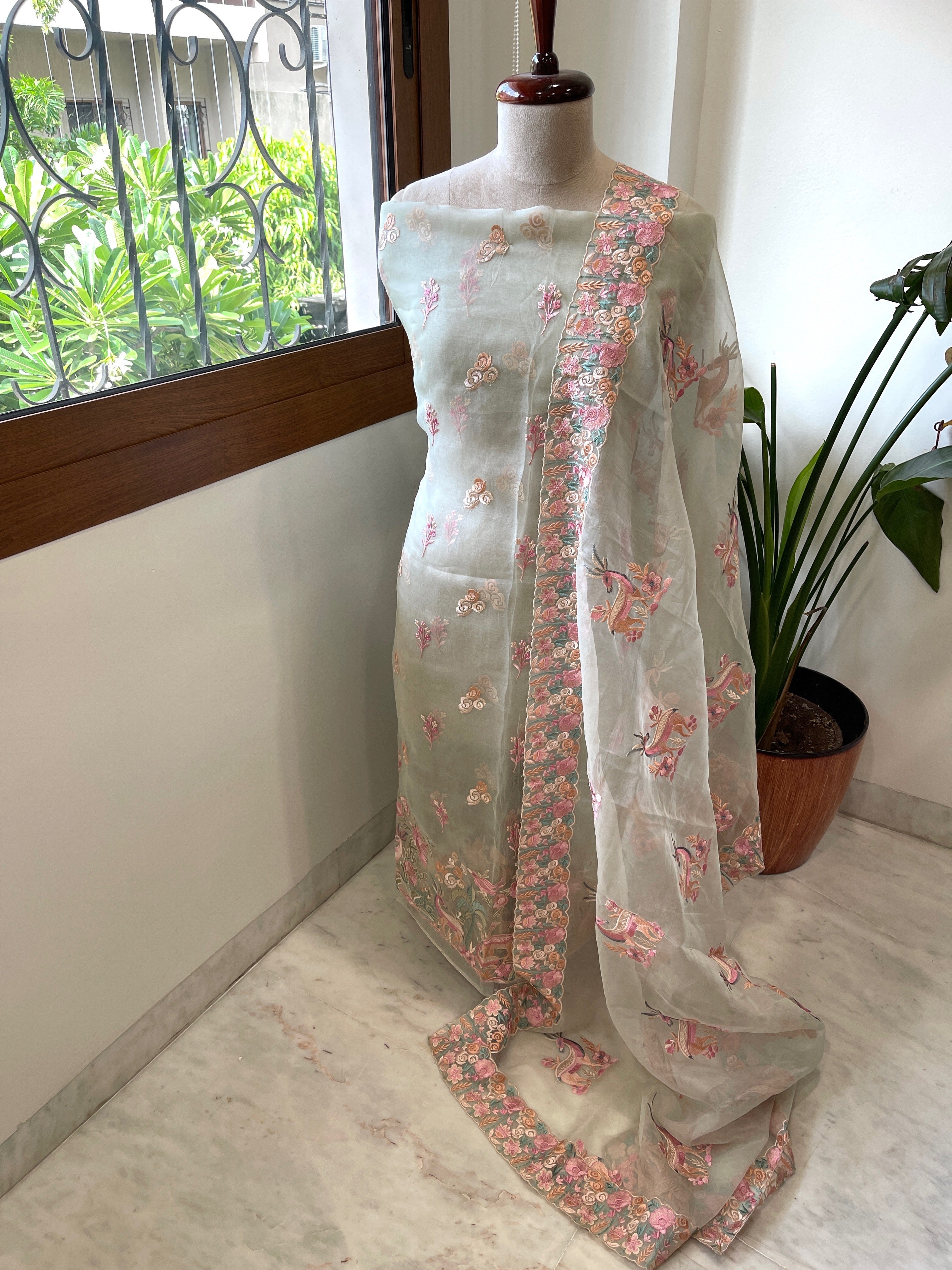 Dupatta Set (Kurta+Dupatta) with Thread Embroidery in Pure Organza - Masakalee