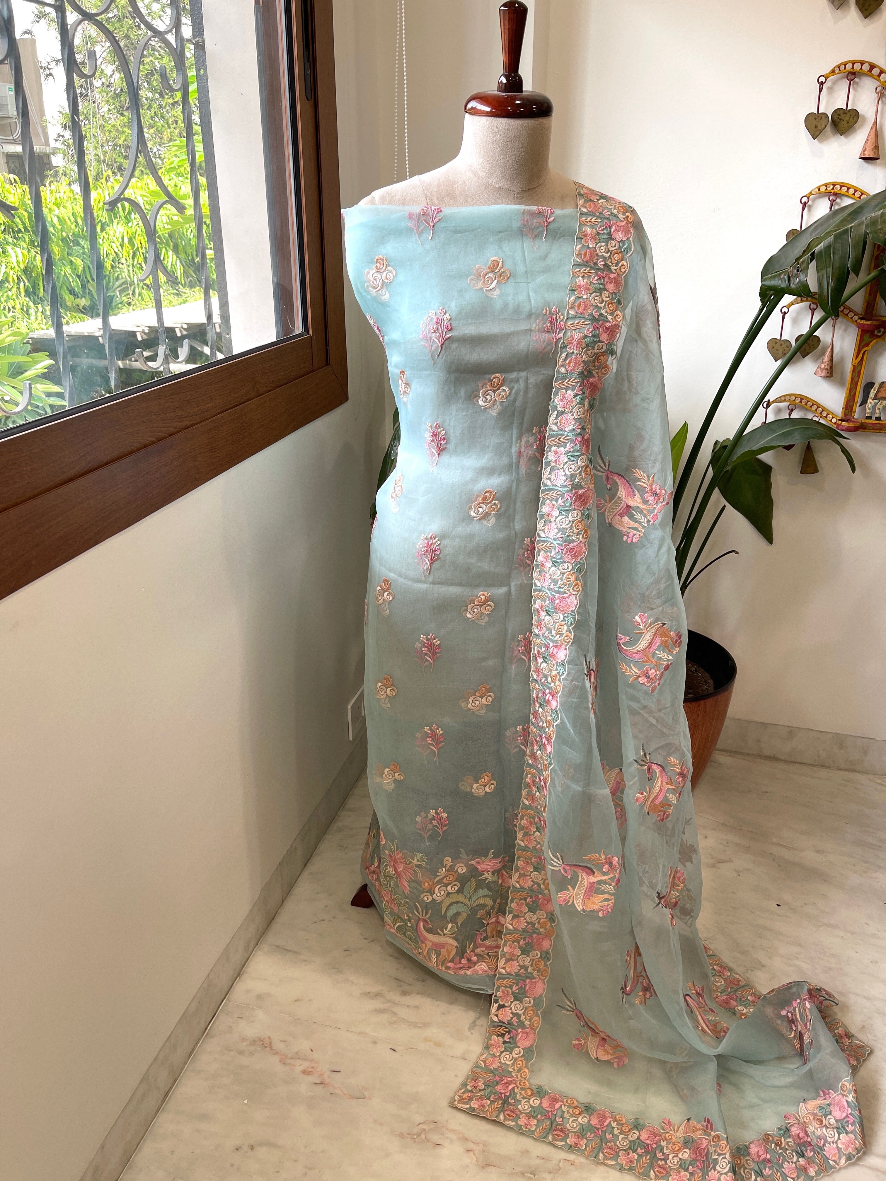 Dupatta Set (Kurta+Dupatta) with Thread Embroidery in Pure Organza - Masakalee
