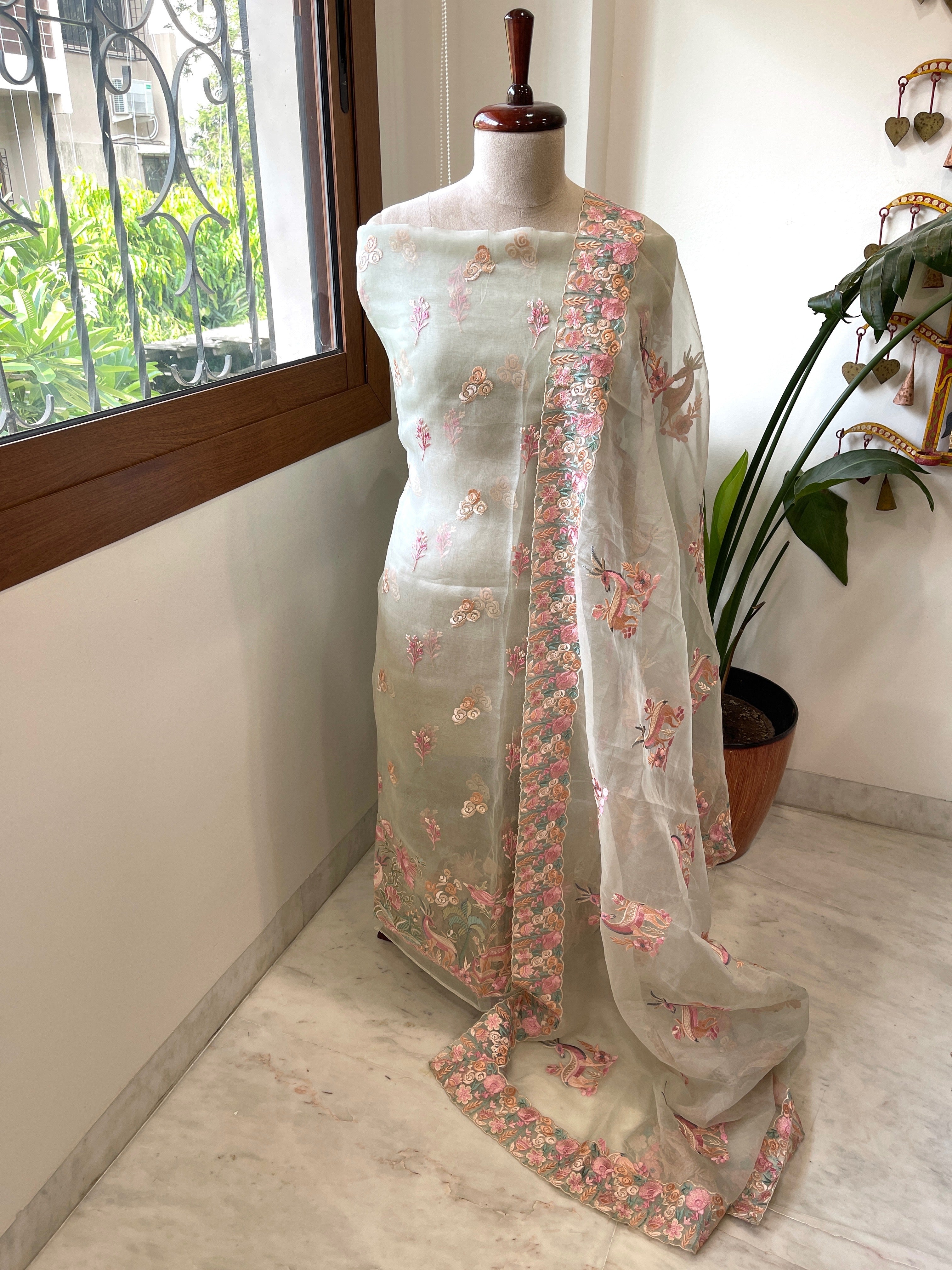 Dupatta Set (Kurta+Dupatta) with Thread Embroidery in Pure Organza - Masakalee