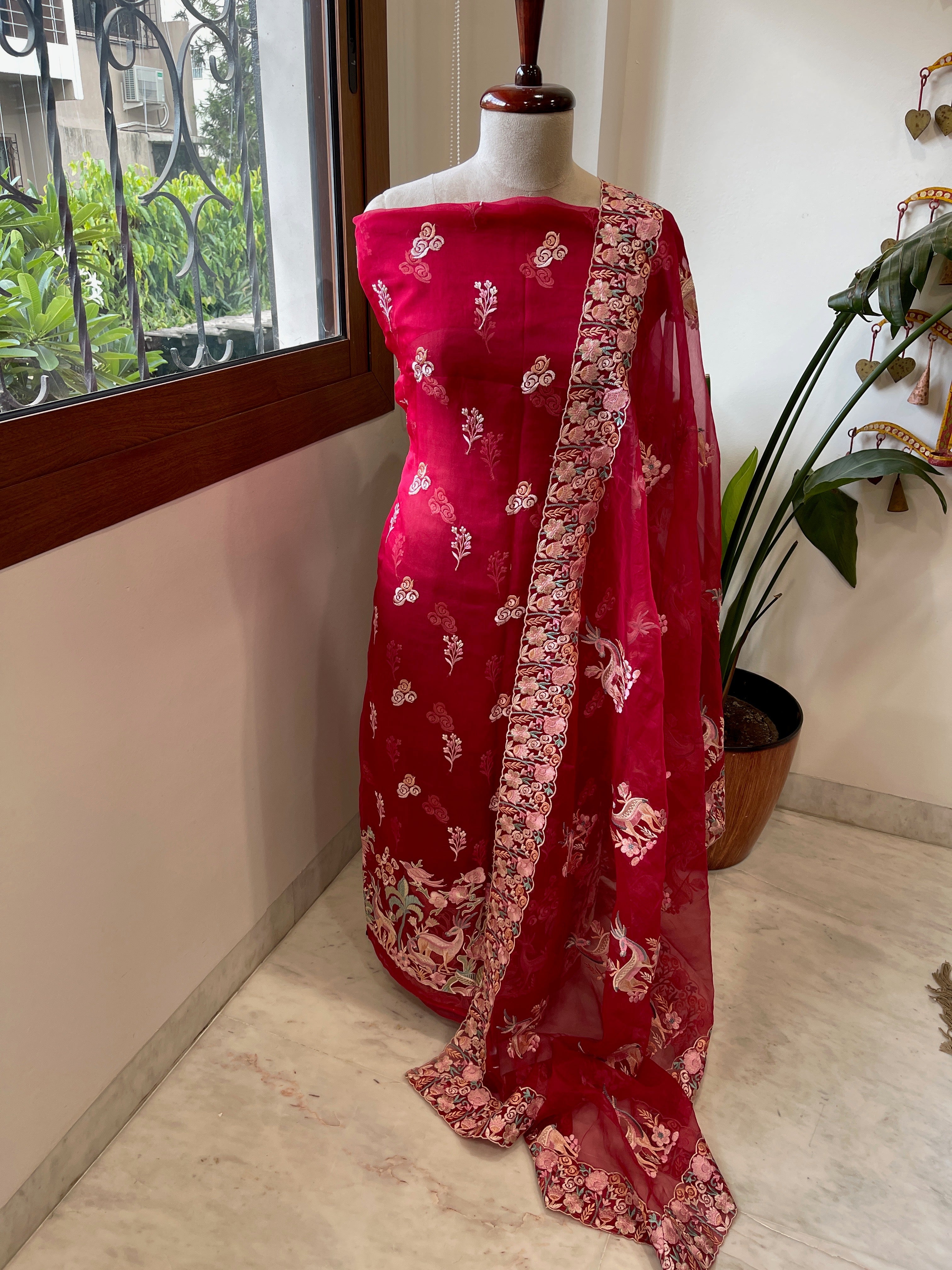 Dupatta Set (Kurta+Dupatta) with Thread Embroidery in Pure Organza - Masakalee