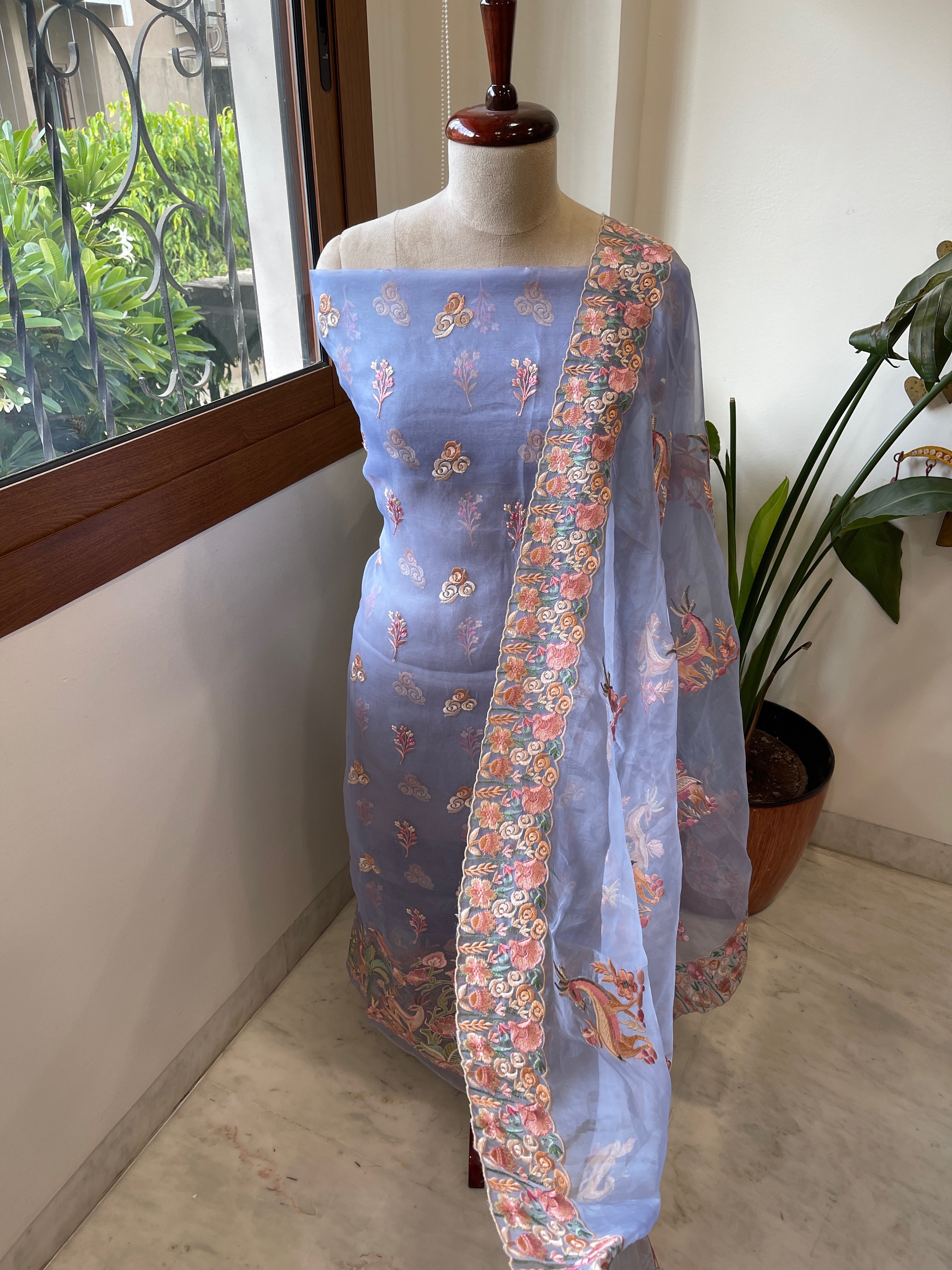 Dupatta Set (Kurta+Dupatta) with Thread Embroidery in Pure Organza - Masakalee
