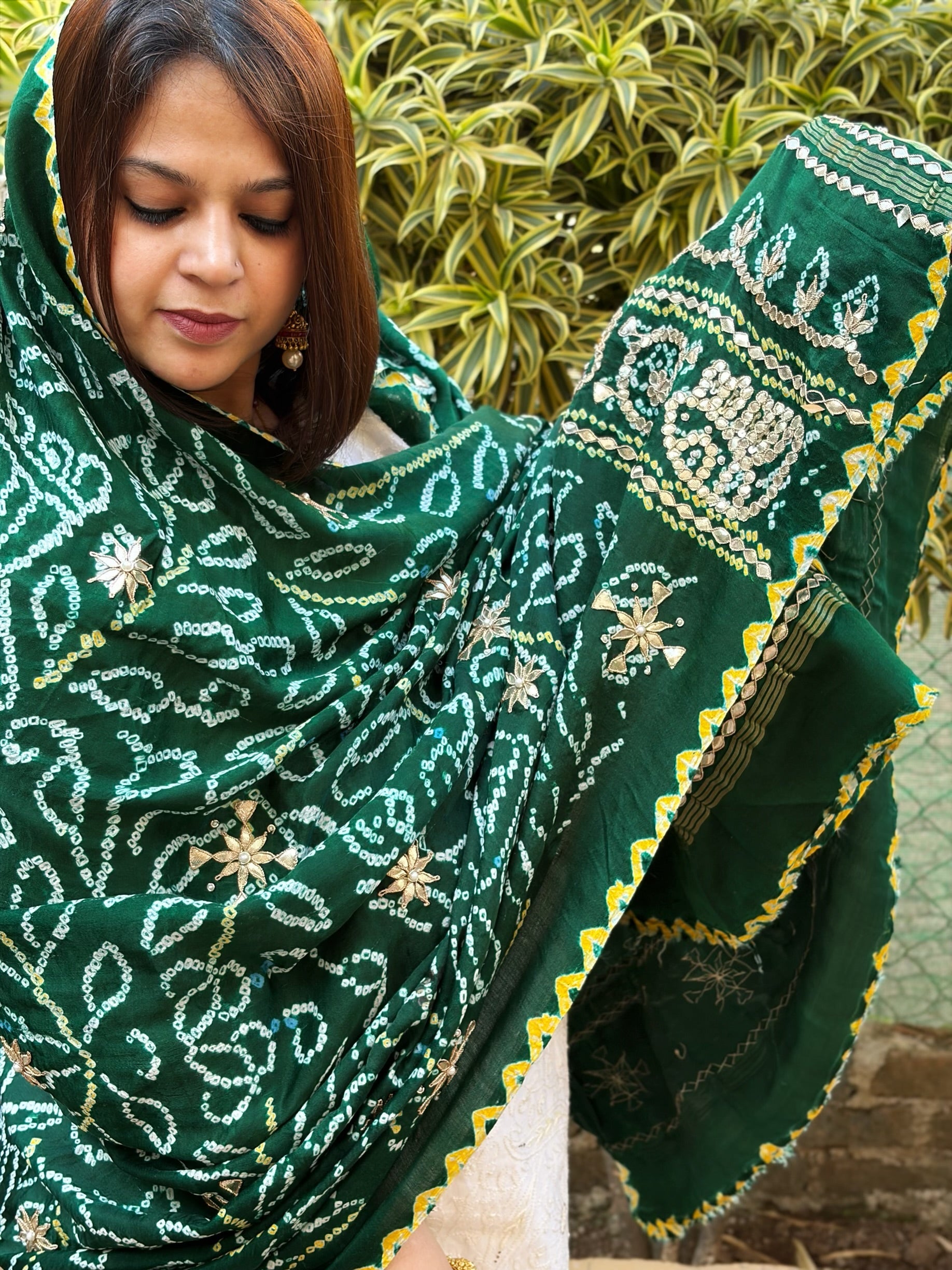 Green Bandhani Dupatta with Gotapatti Handwork in Pure Silk - Masakalee