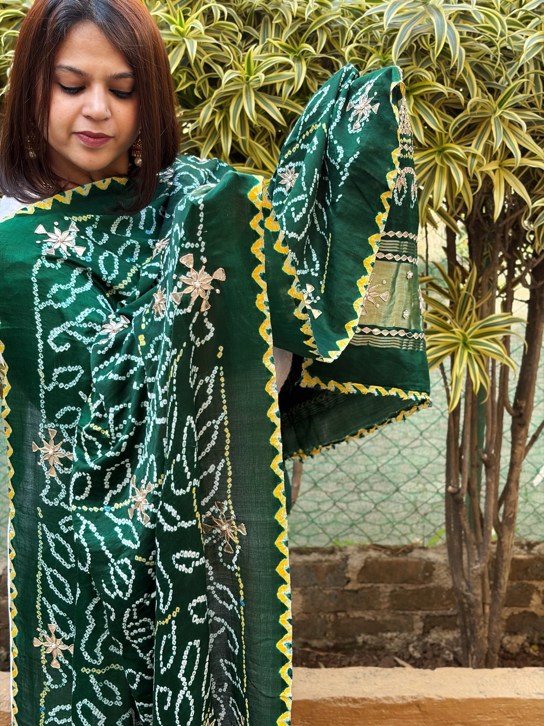 Green Bandhani Dupatta with Gotapatti Handwork in Pure Silk - Masakalee