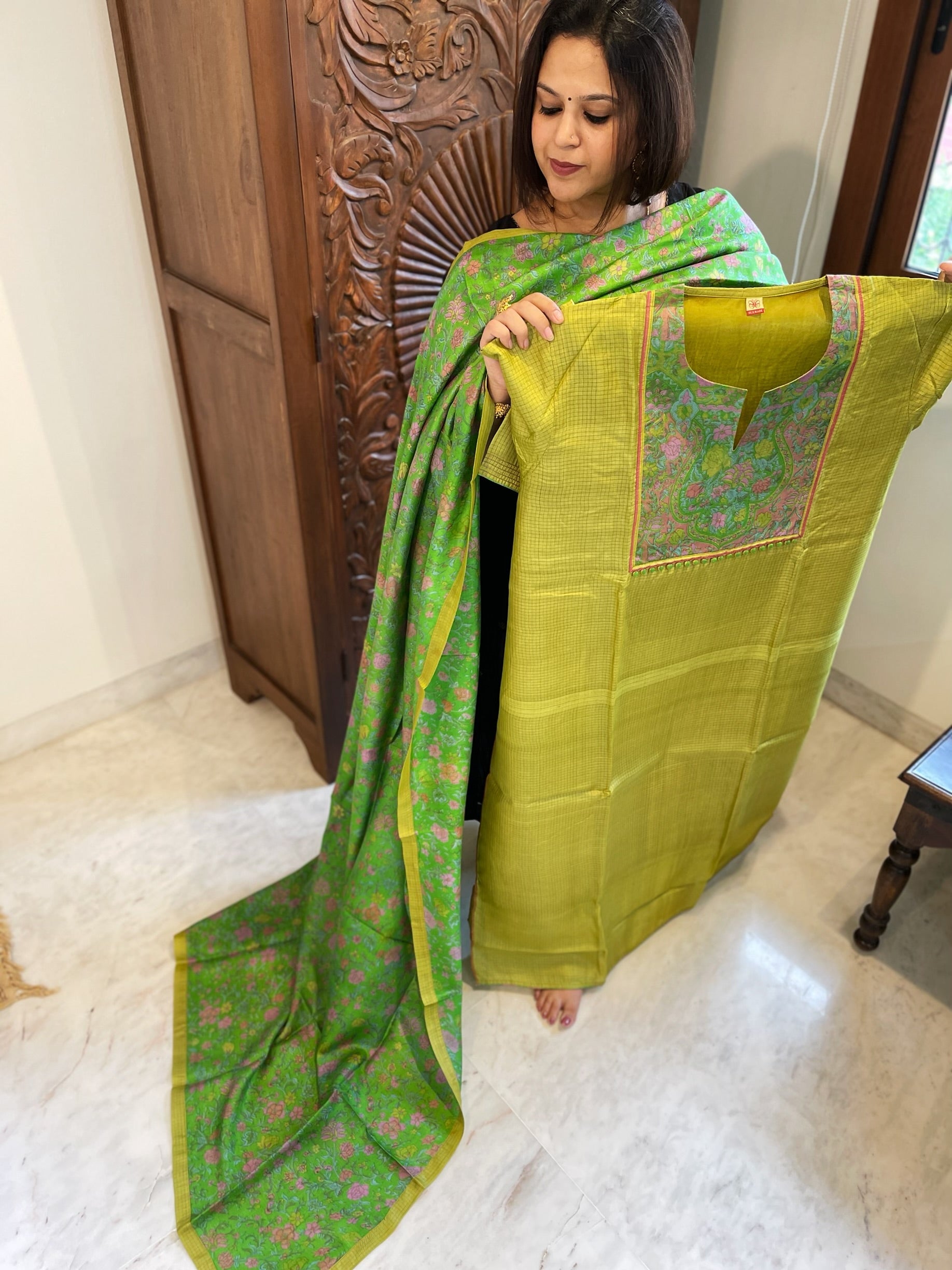 Green Dupatta Set (Kurta+Dupatta) with Handblock Print in Pure Tussar Silk - Masakalee