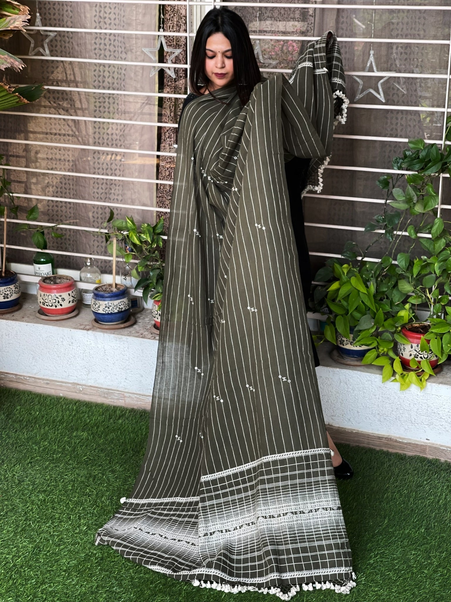 Green Handwoven Bhujodi Dupatta with Mirror Handwork in Kala Cotton - Masakalee