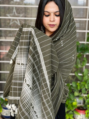 Green Handwoven Bhujodi Dupatta with Mirror Handwork in Kala Cotton - Masakalee