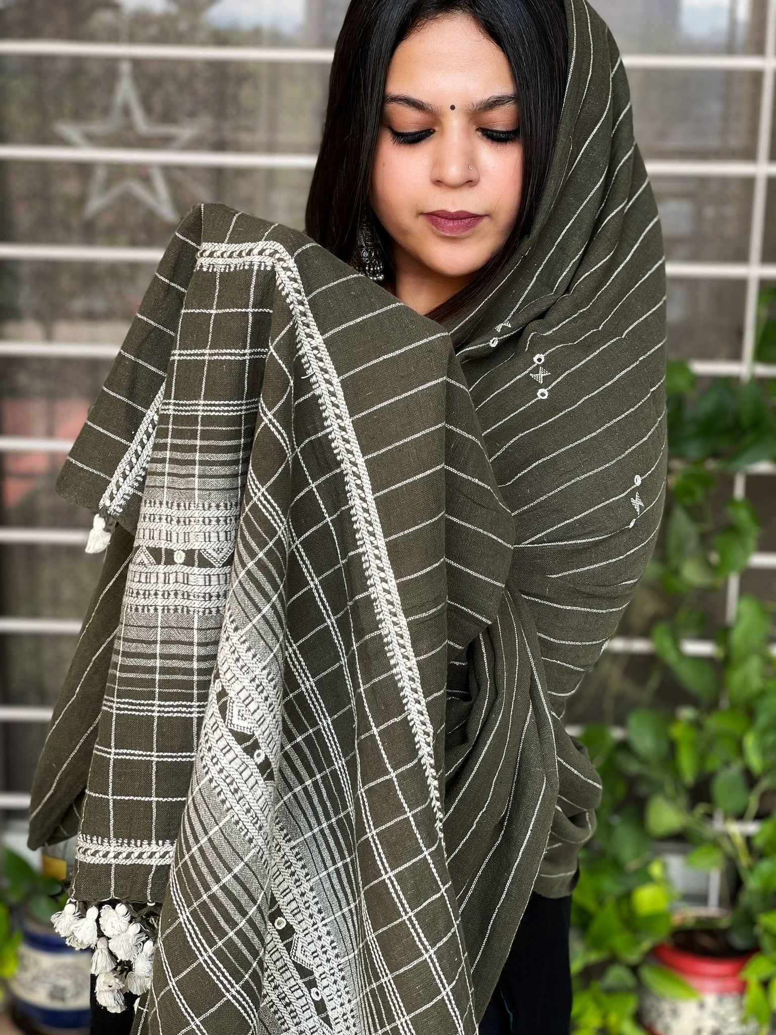 Green Handwoven Bhujodi Dupatta with Mirror Handwork in Kala Cotton - Masakalee