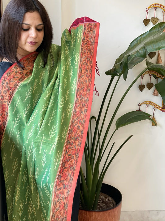 Green Handwoven Ikat Dupatta with Handpainted Madhubani in Cotton - Masakalee