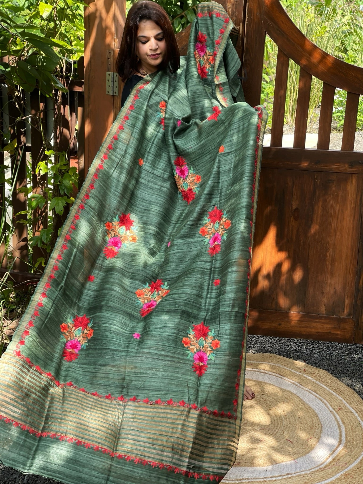Green Kashmiri Aari Embroidered Dupatta in Geecha Silk - Masakalee