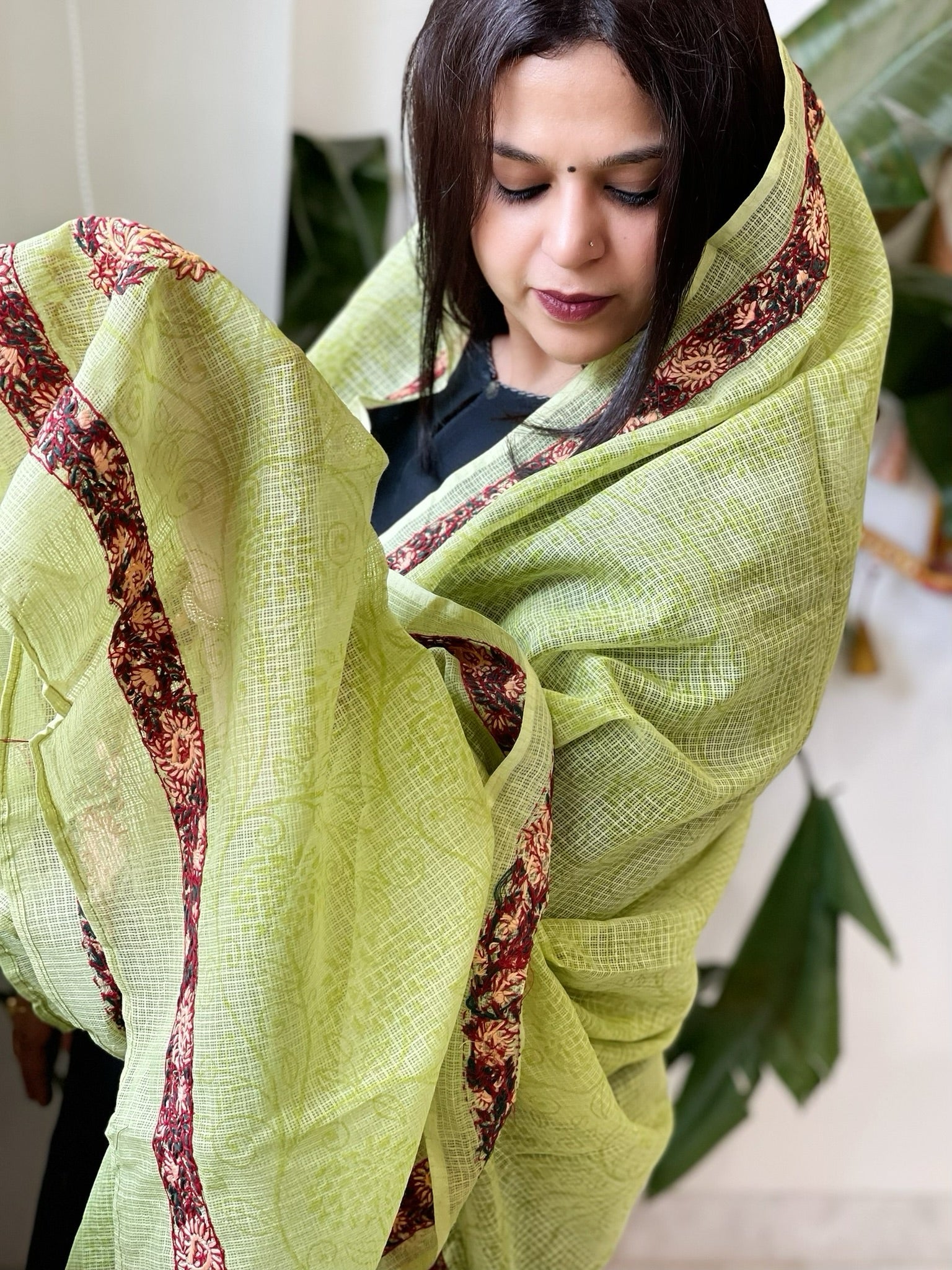 Green Kota Cotton Dupatta with Kantha Hand Embroidery - Masakalee
