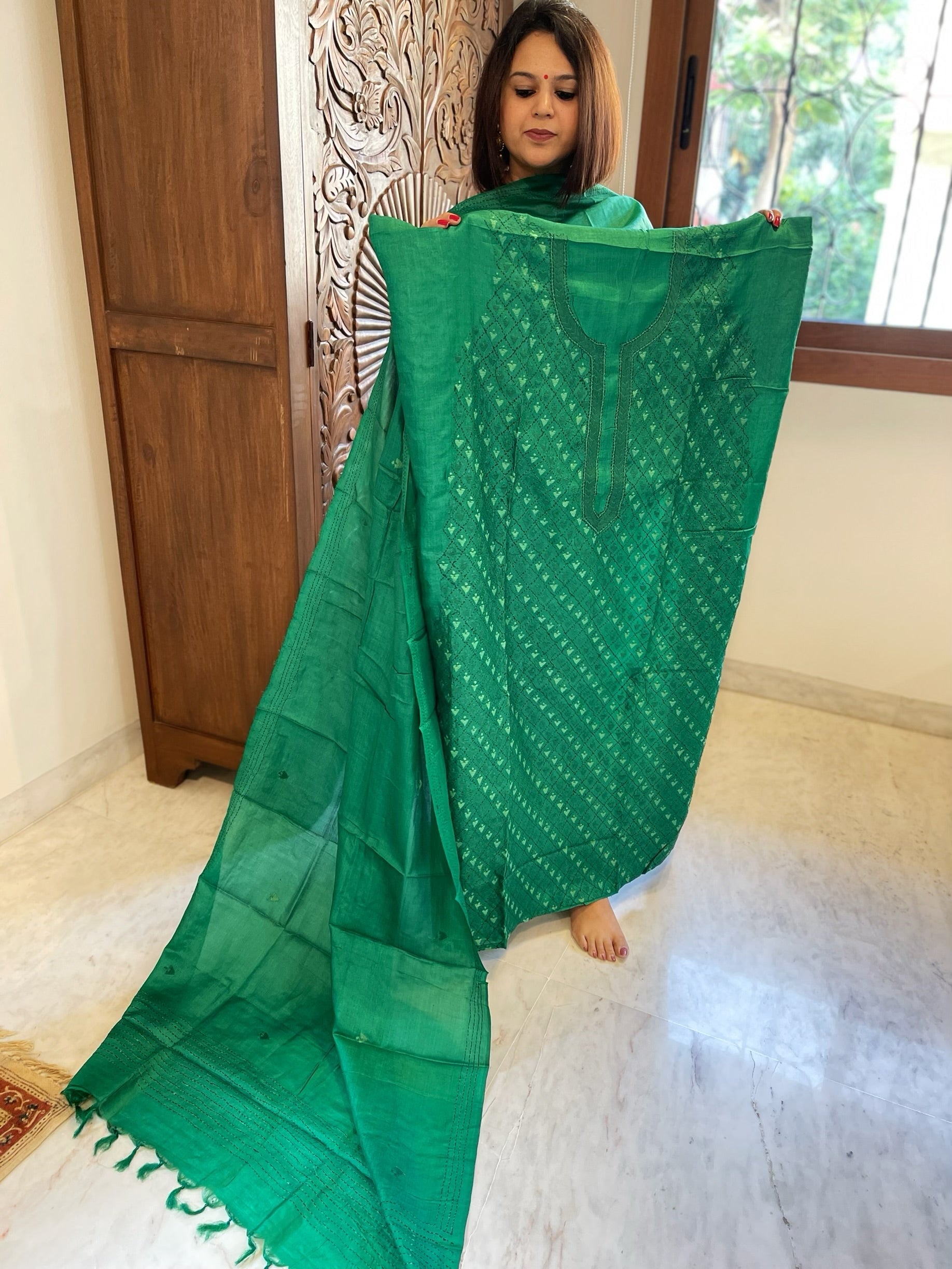 Green Suit Set with Hand Embroidery in Pure Tussar Silk - Masakalee