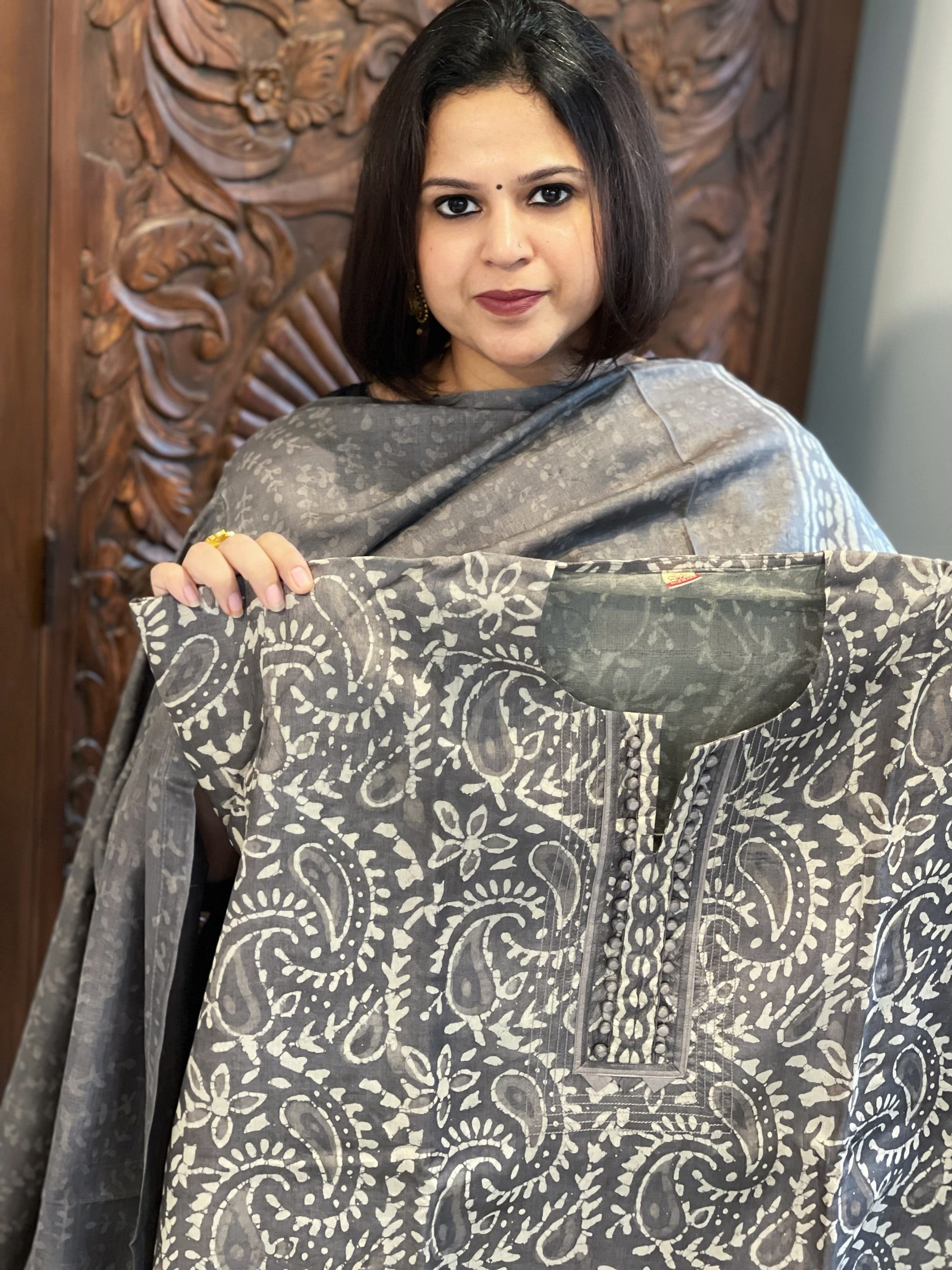 Grey Dupatta Set (Kurta+Dupatta) with Handblock Print in Pure Tussar Silk - Masakalee