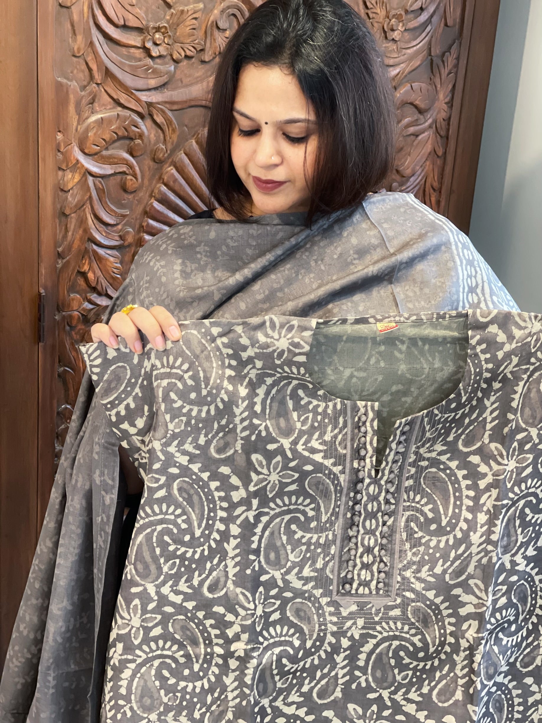 Grey Dupatta Set (Kurta+Dupatta) with Handblock Print in Pure Tussar Silk - Masakalee