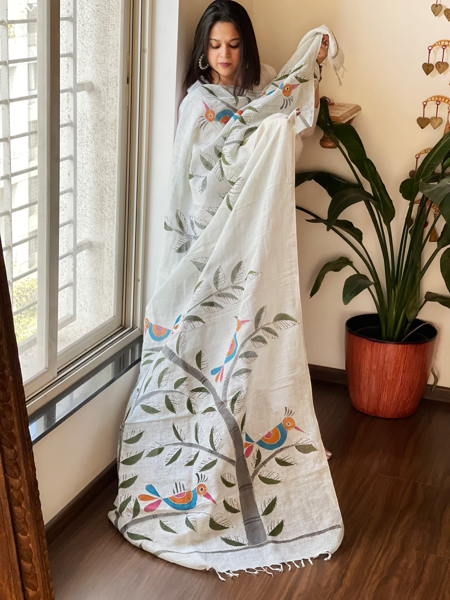 Grey Handpainted Dupatta with Kantha Stitch Handwork in Linen - Masakalee
