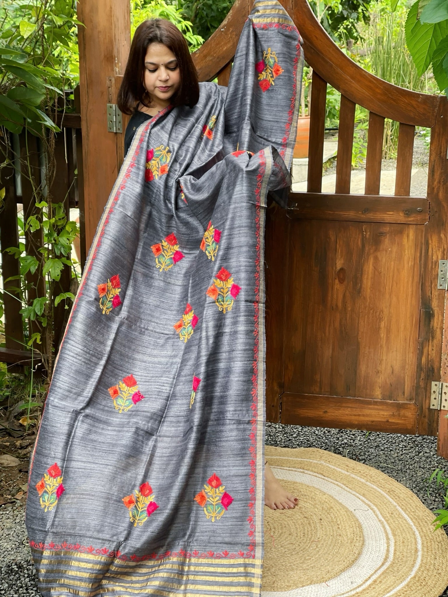 Grey Kashmiri Aari Embroidered Dupatta in Geecha Silk - Masakalee