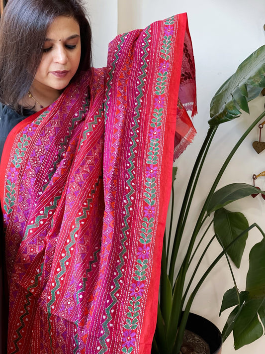Handmade Kantha Dupatta in Silk - Masakalee