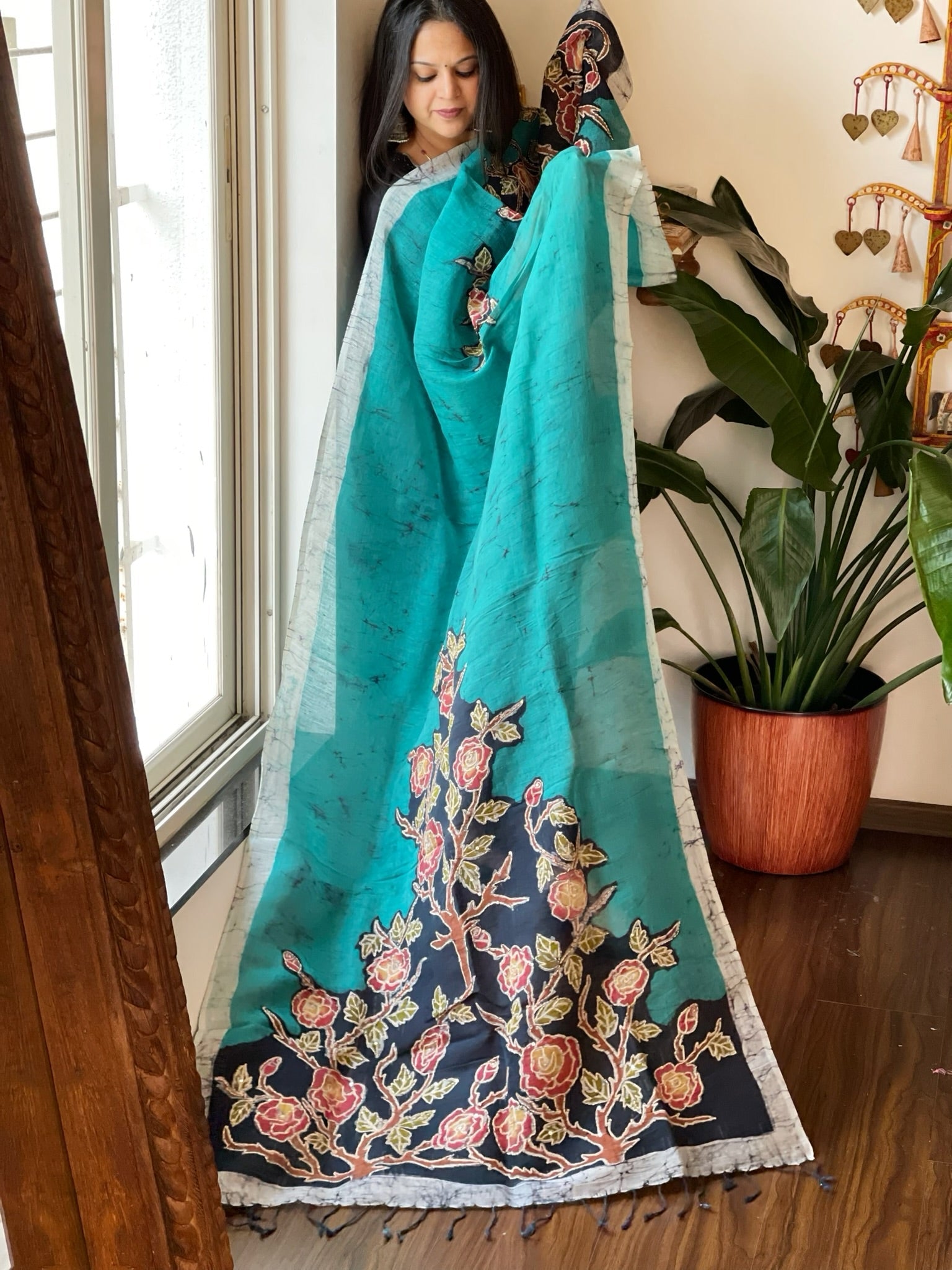 Handpainted Dupatta with Kantha Stitch Handwork in Pure Linen - Masakalee