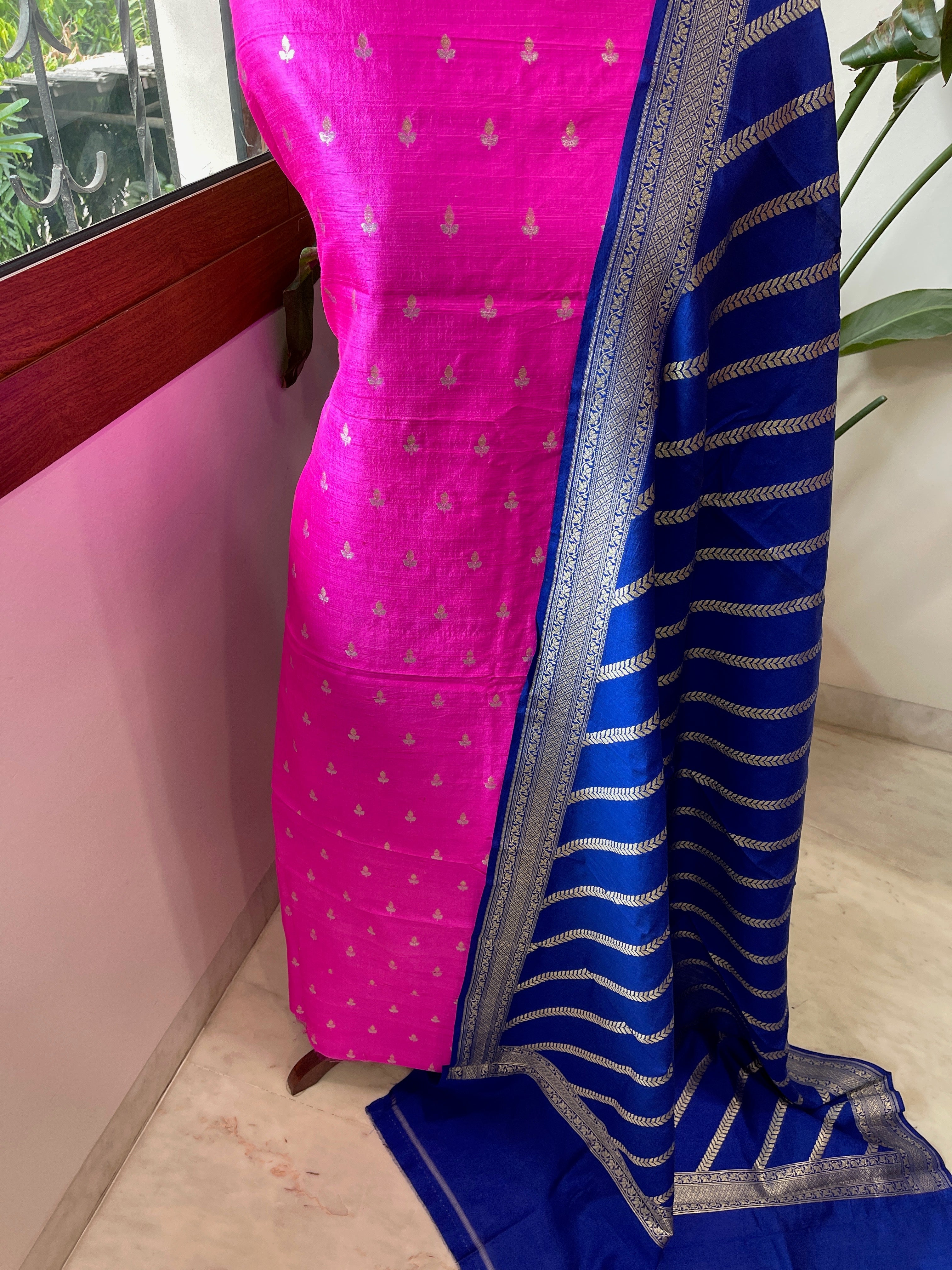 Handwoven Banarasi Suit Set in Pure Silk - Masakalee