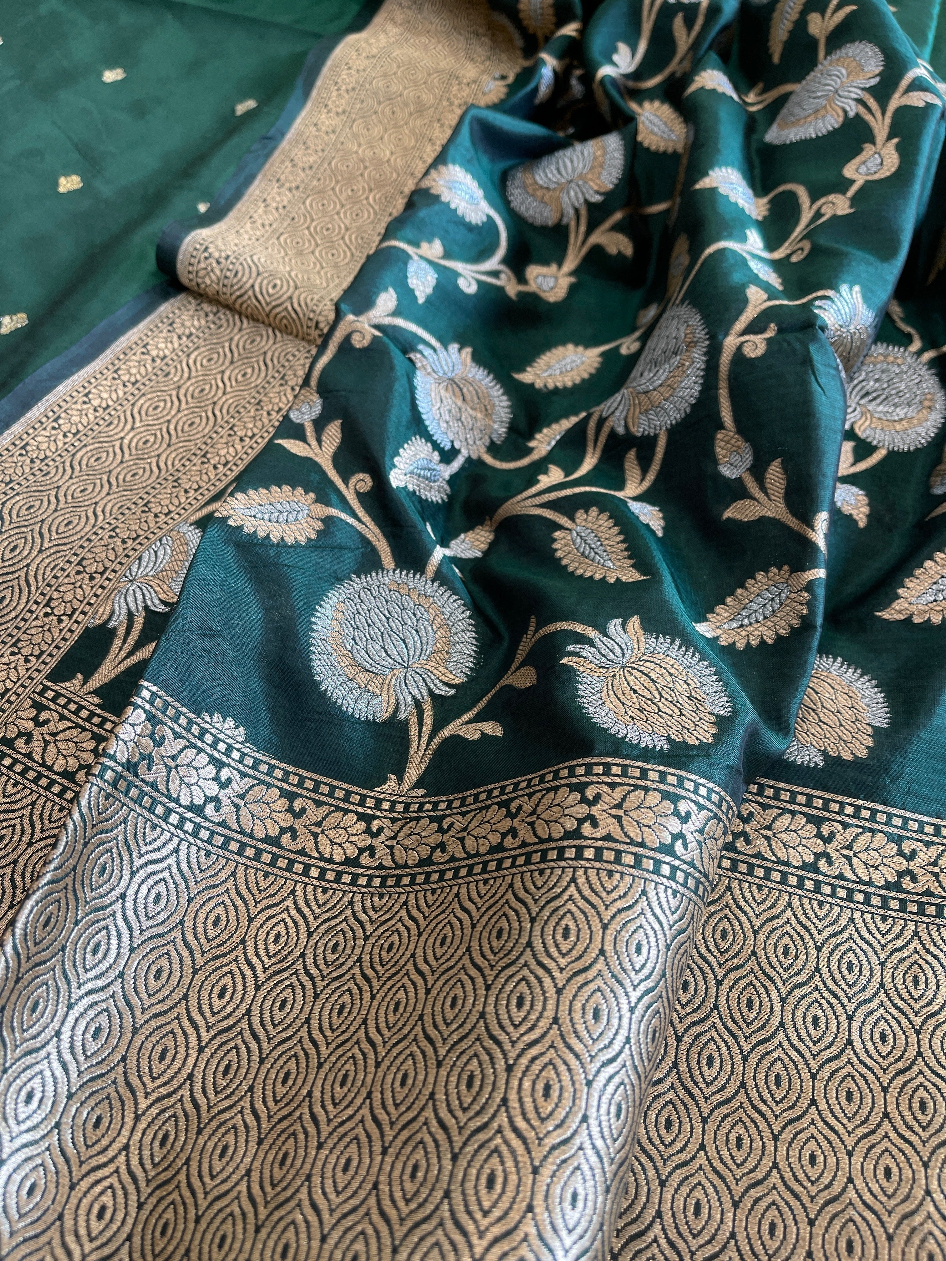 Handwoven Banarasi Suit Set in Pure Silk - Masakalee