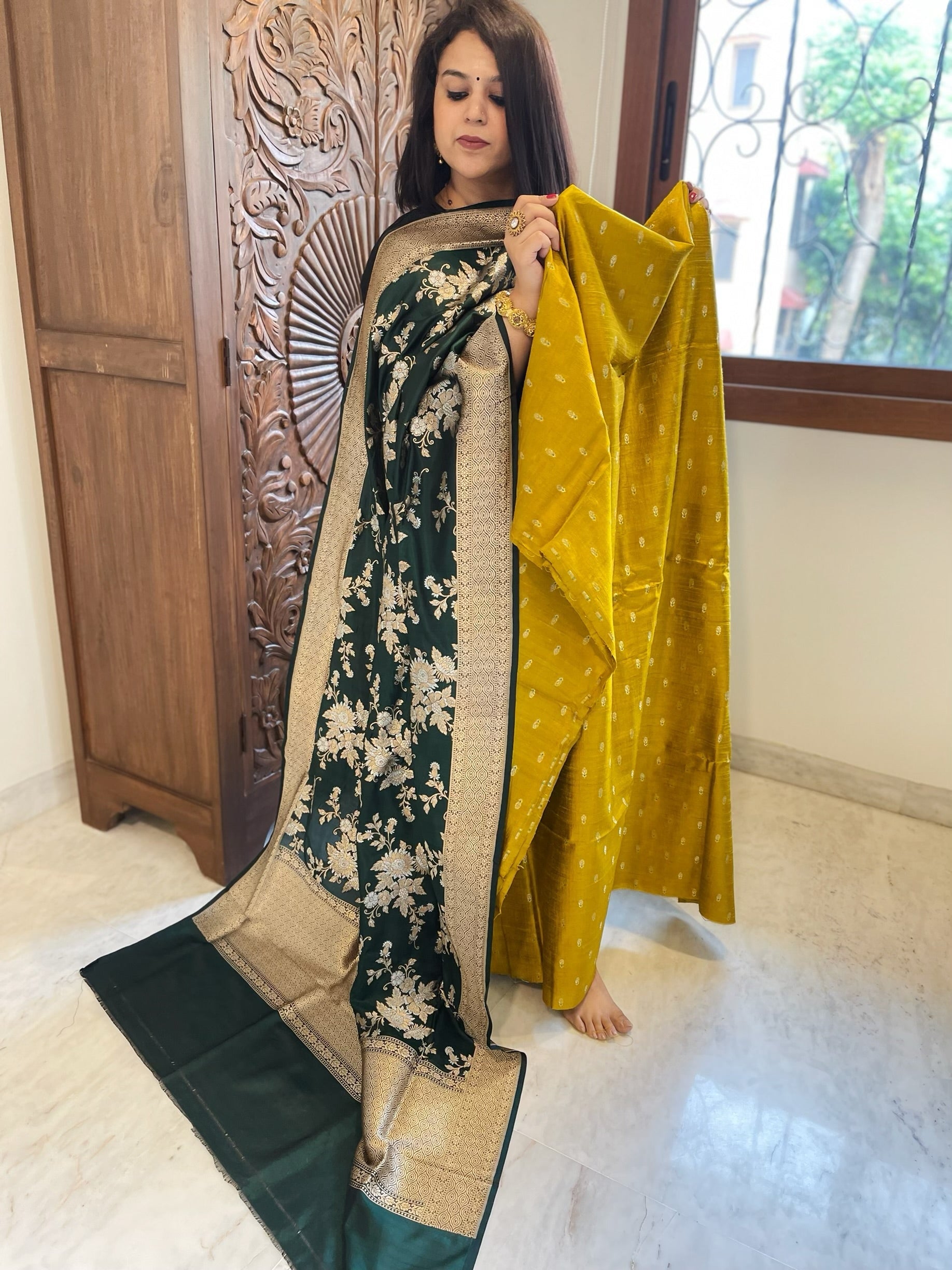 Handwoven Banarasi Suit Set in Pure Silk - Masakalee